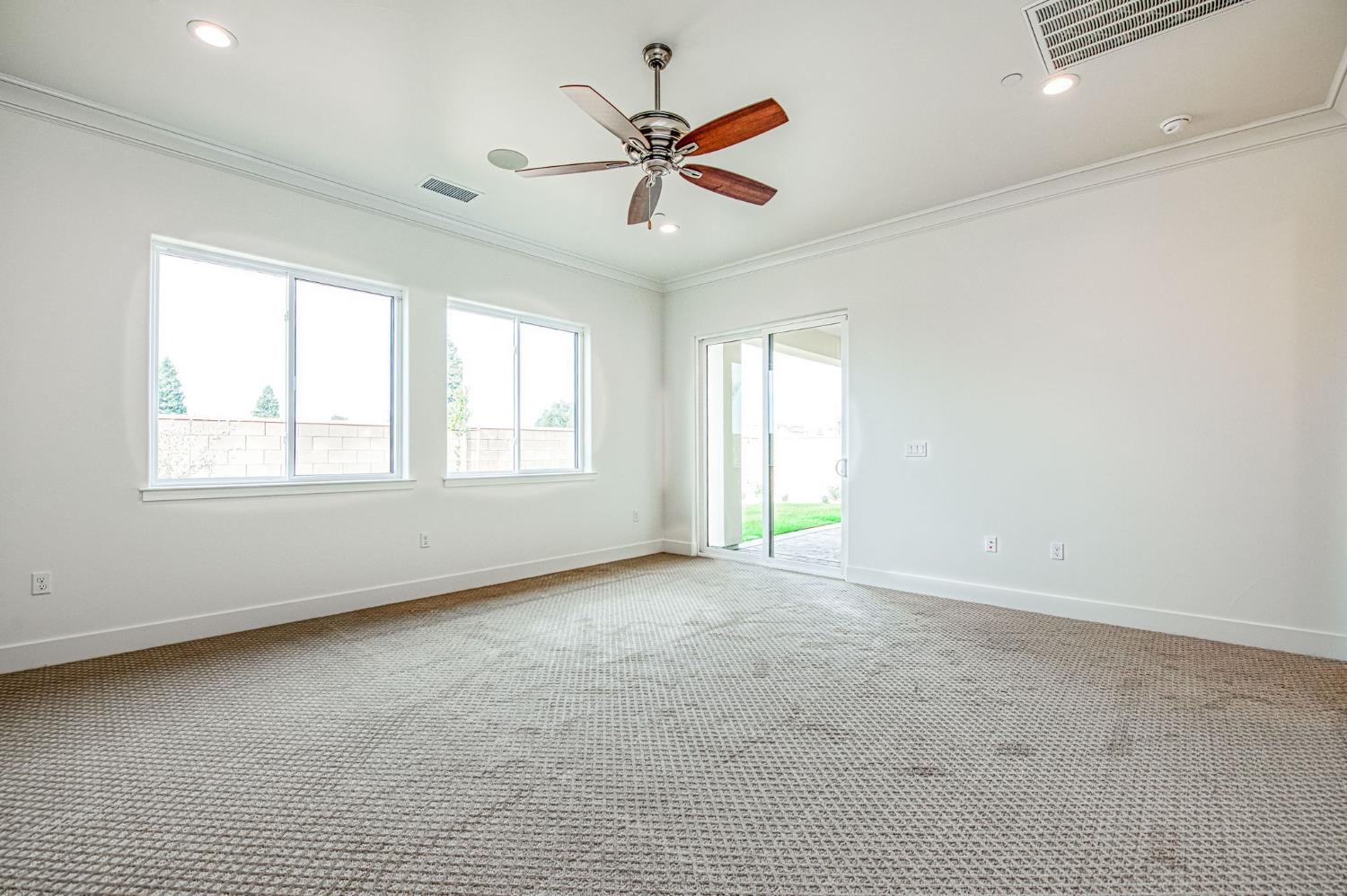 11429 N Live Oak Dr, Fresno, CA 93730