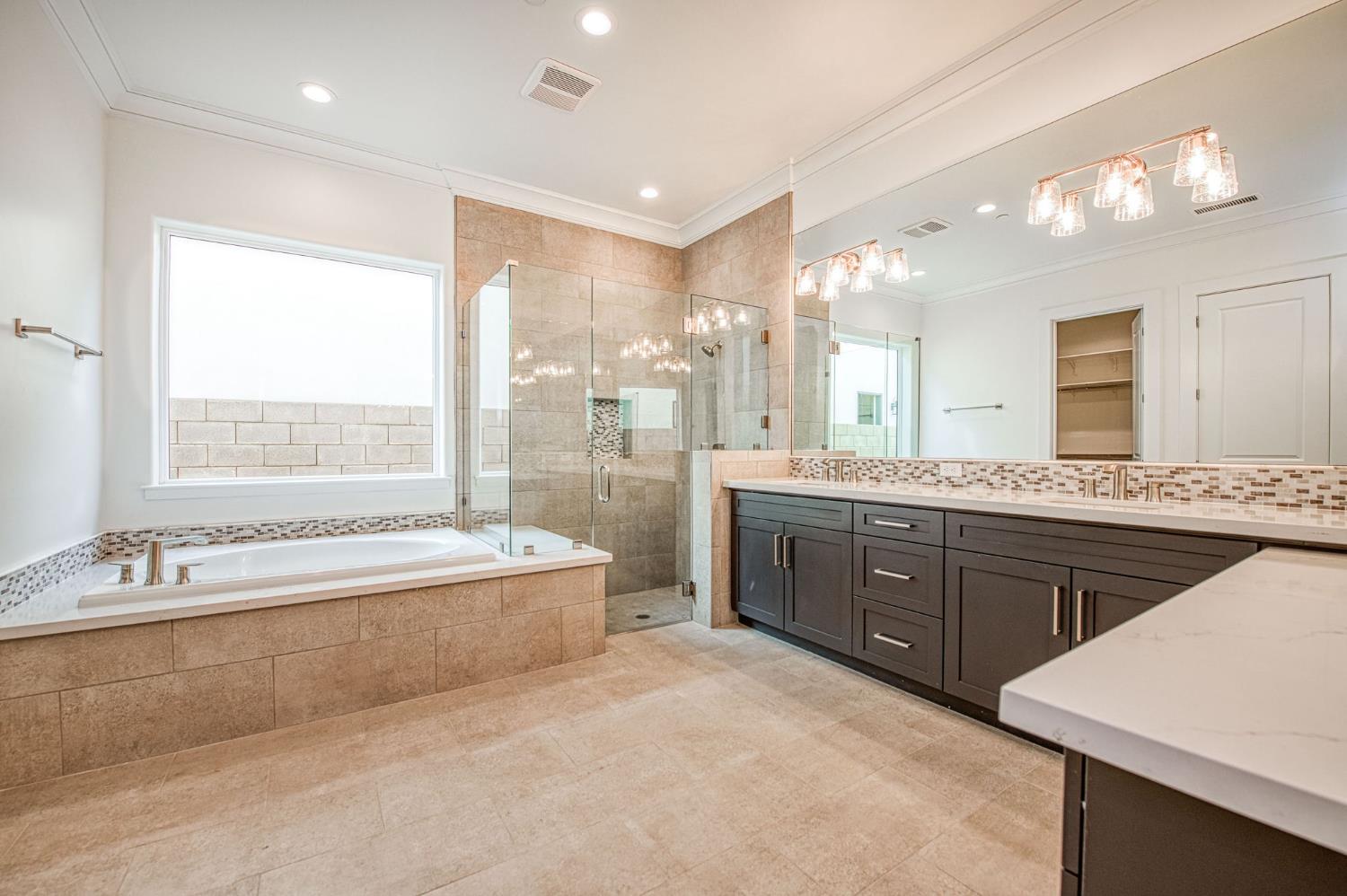 11429 N Live Oak Dr, Fresno, CA 93730