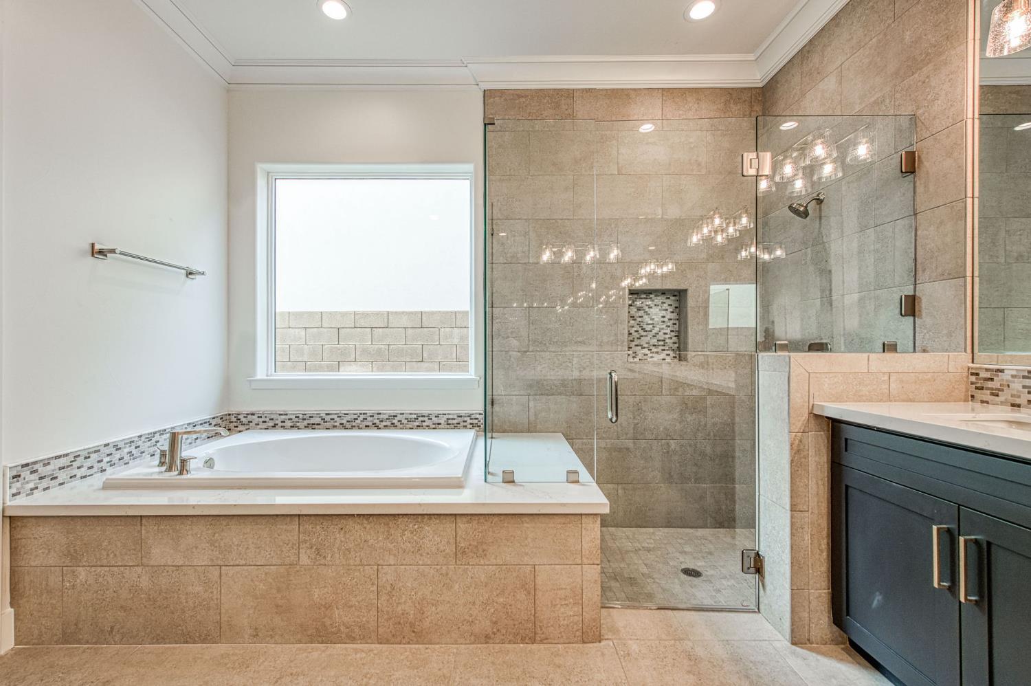 11429 N Live Oak Dr, Fresno, CA 93730