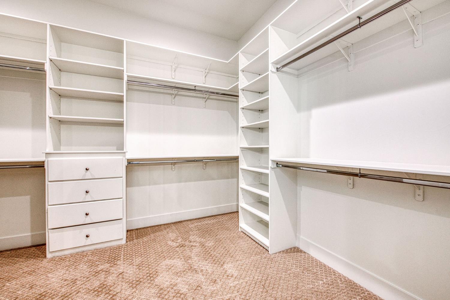 11429 N Live Oak Dr, Fresno, CA 93730