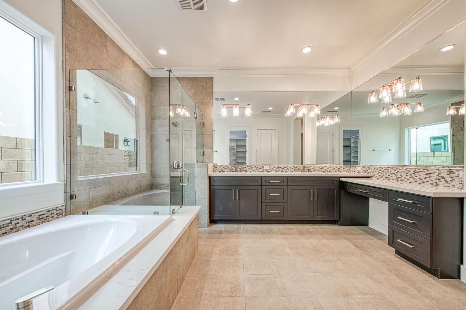 11429 N Live Oak Dr, Fresno, CA 93730