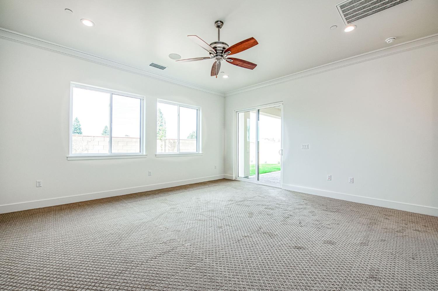 11429 N Live Oak Dr, Fresno, CA 93730