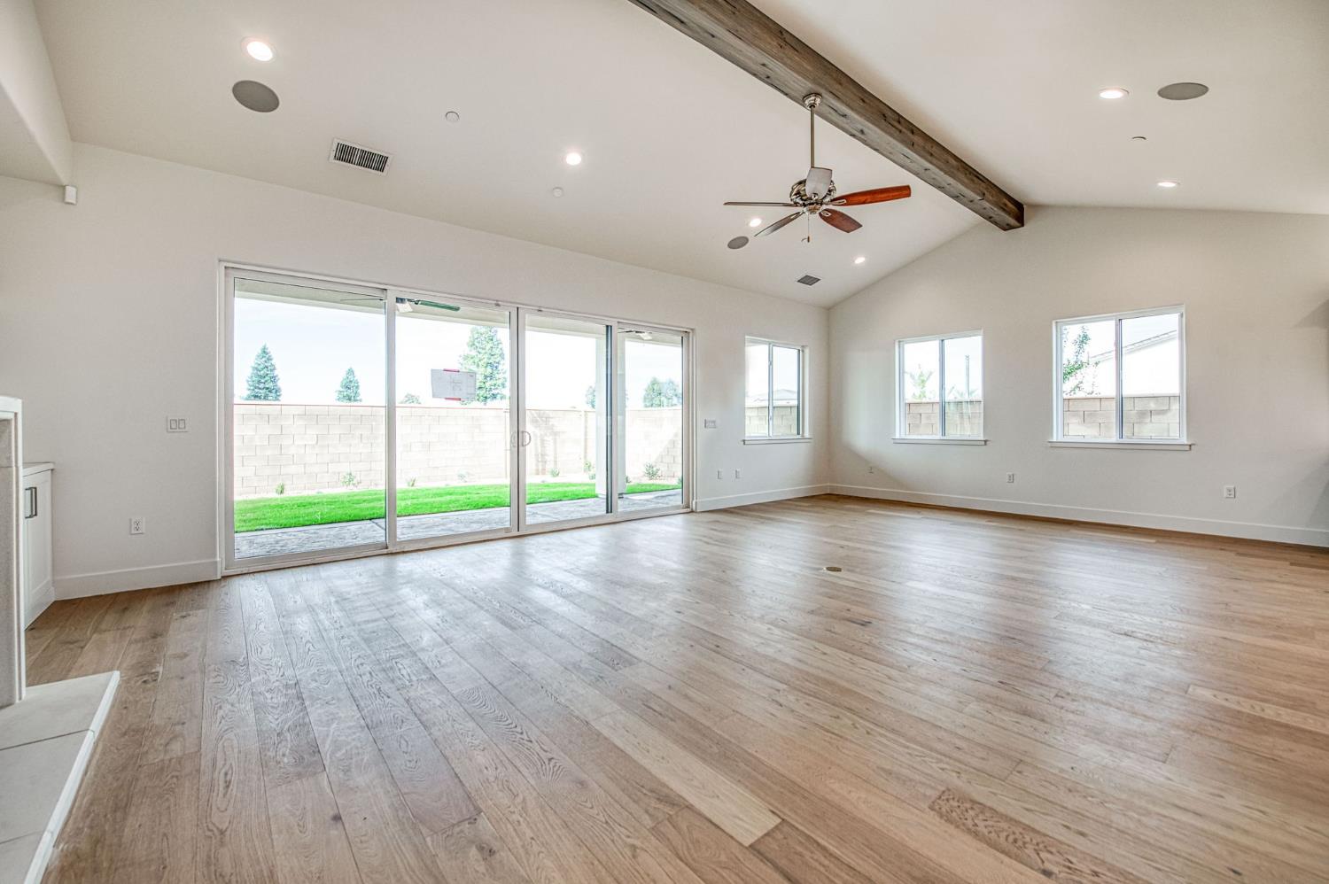 11429 N Live Oak Dr, Fresno, CA 93730