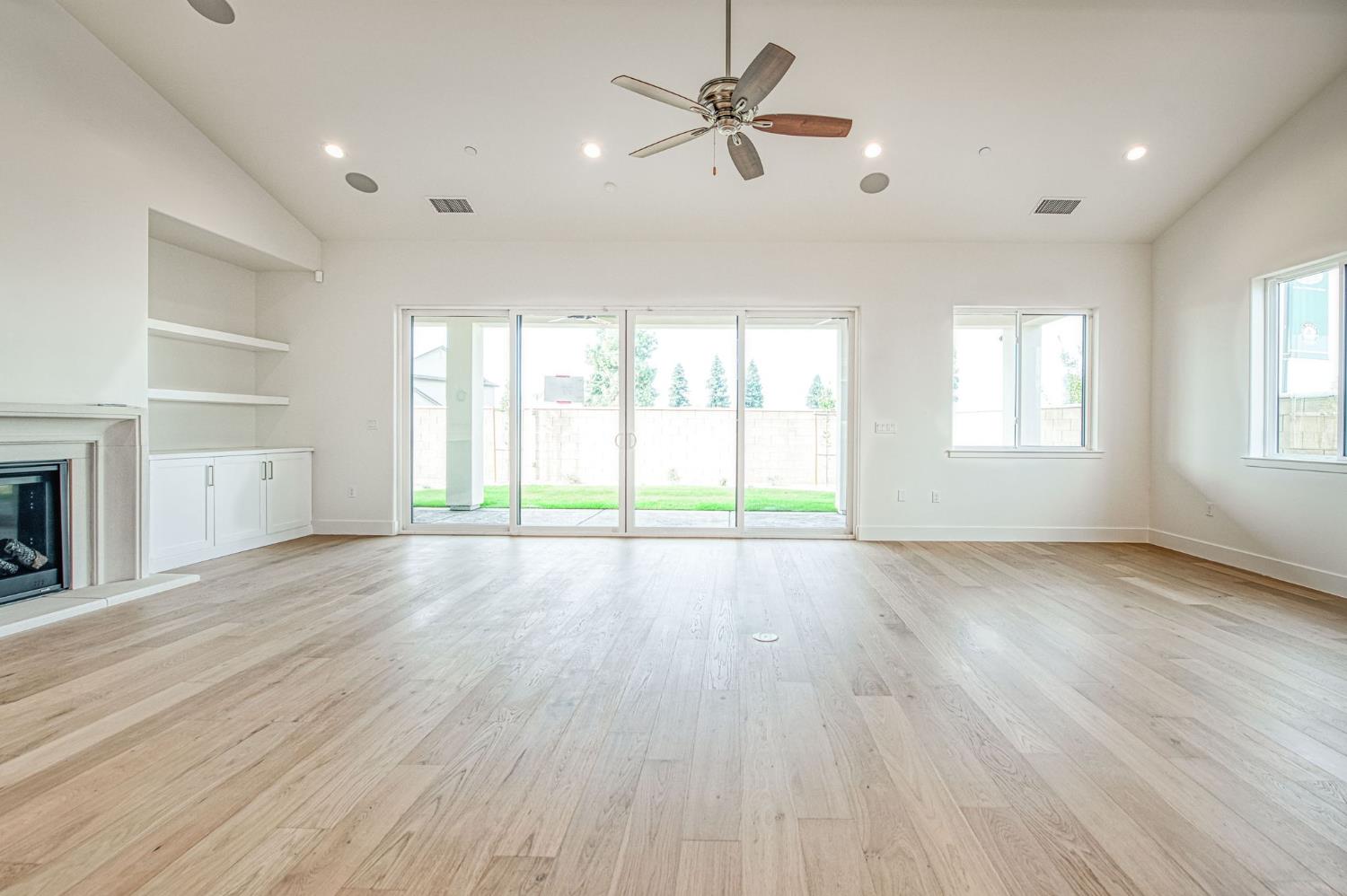 11429 N Live Oak Dr, Fresno, CA 93730