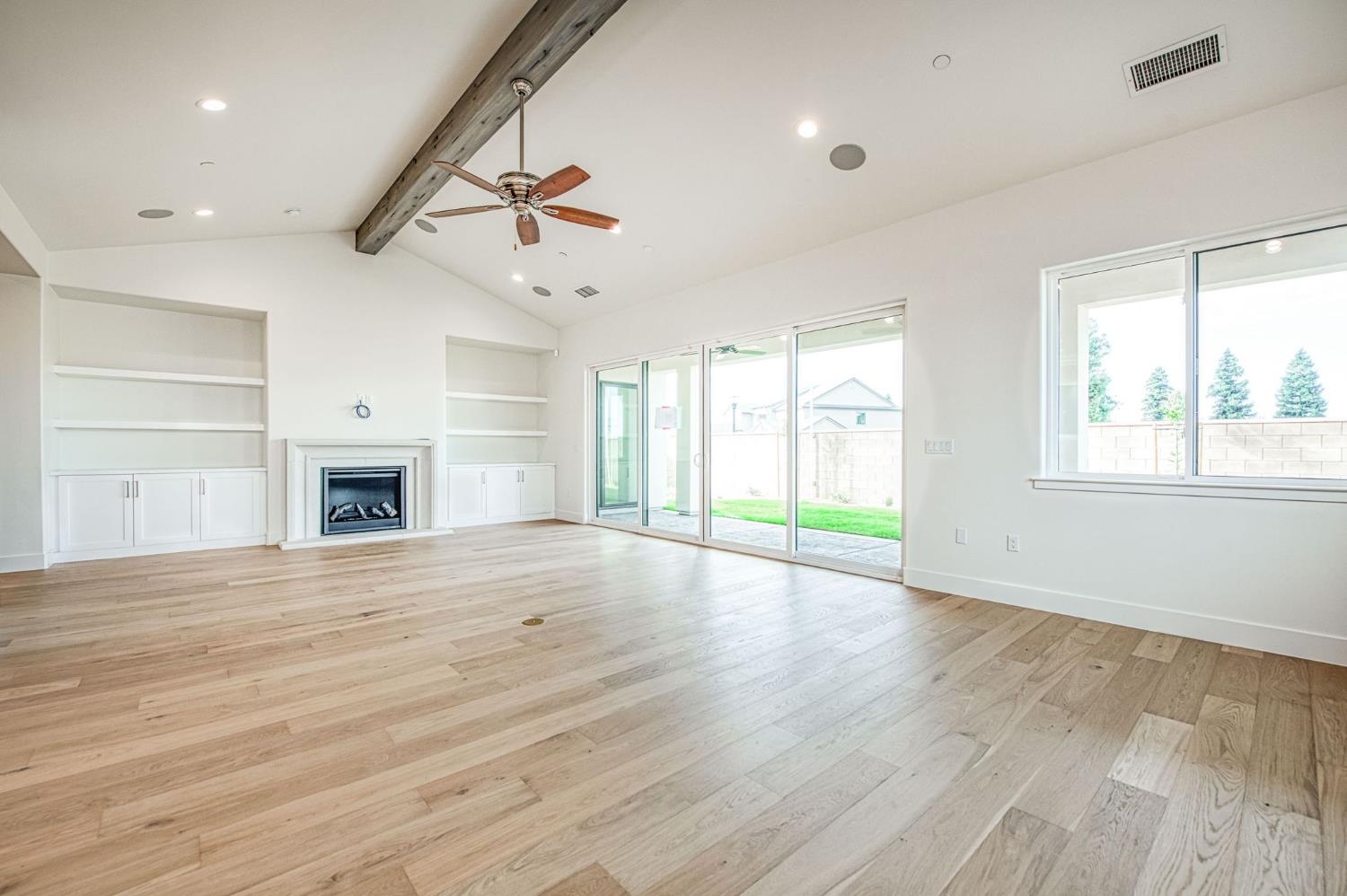 11429 N Live Oak Dr, Fresno, CA 93730