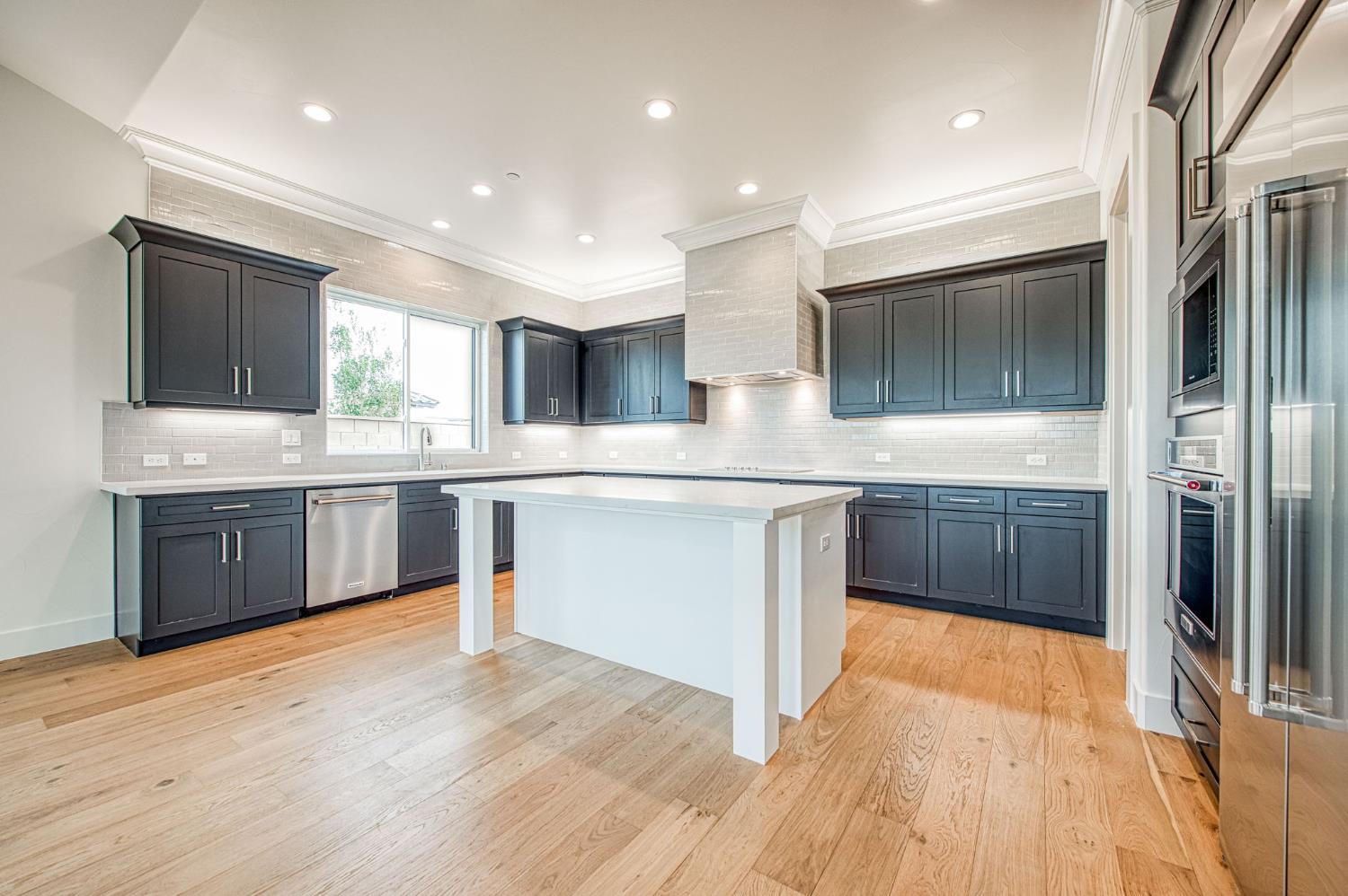 11429 N Live Oak Dr, Fresno, CA 93730