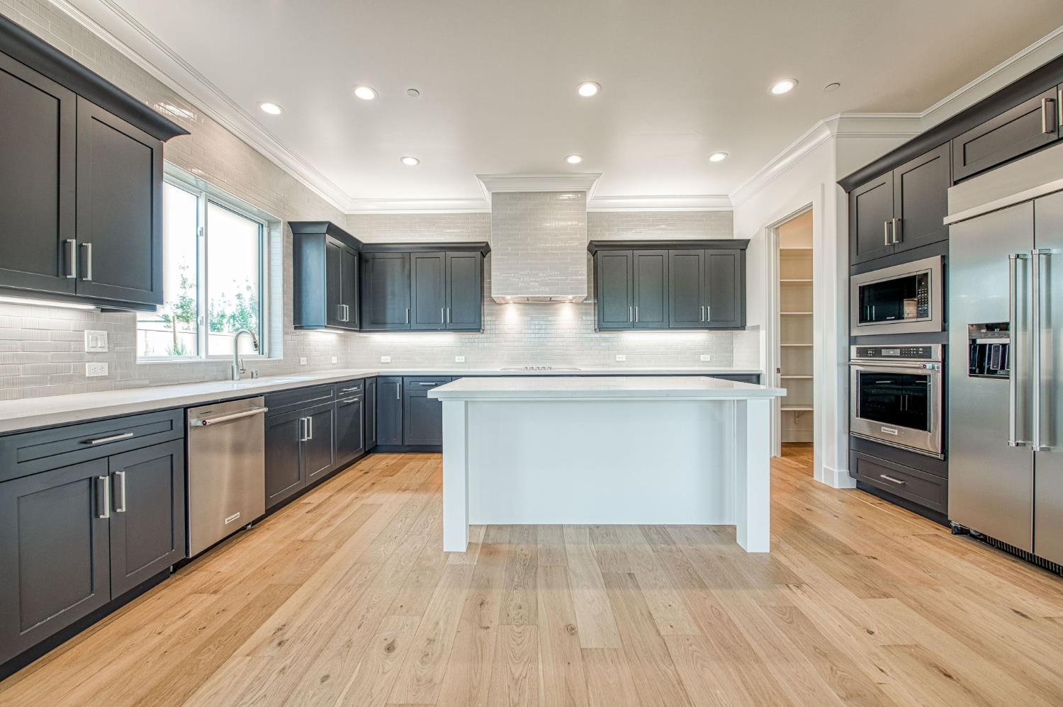 11429 N Live Oak Dr, Fresno, CA 93730