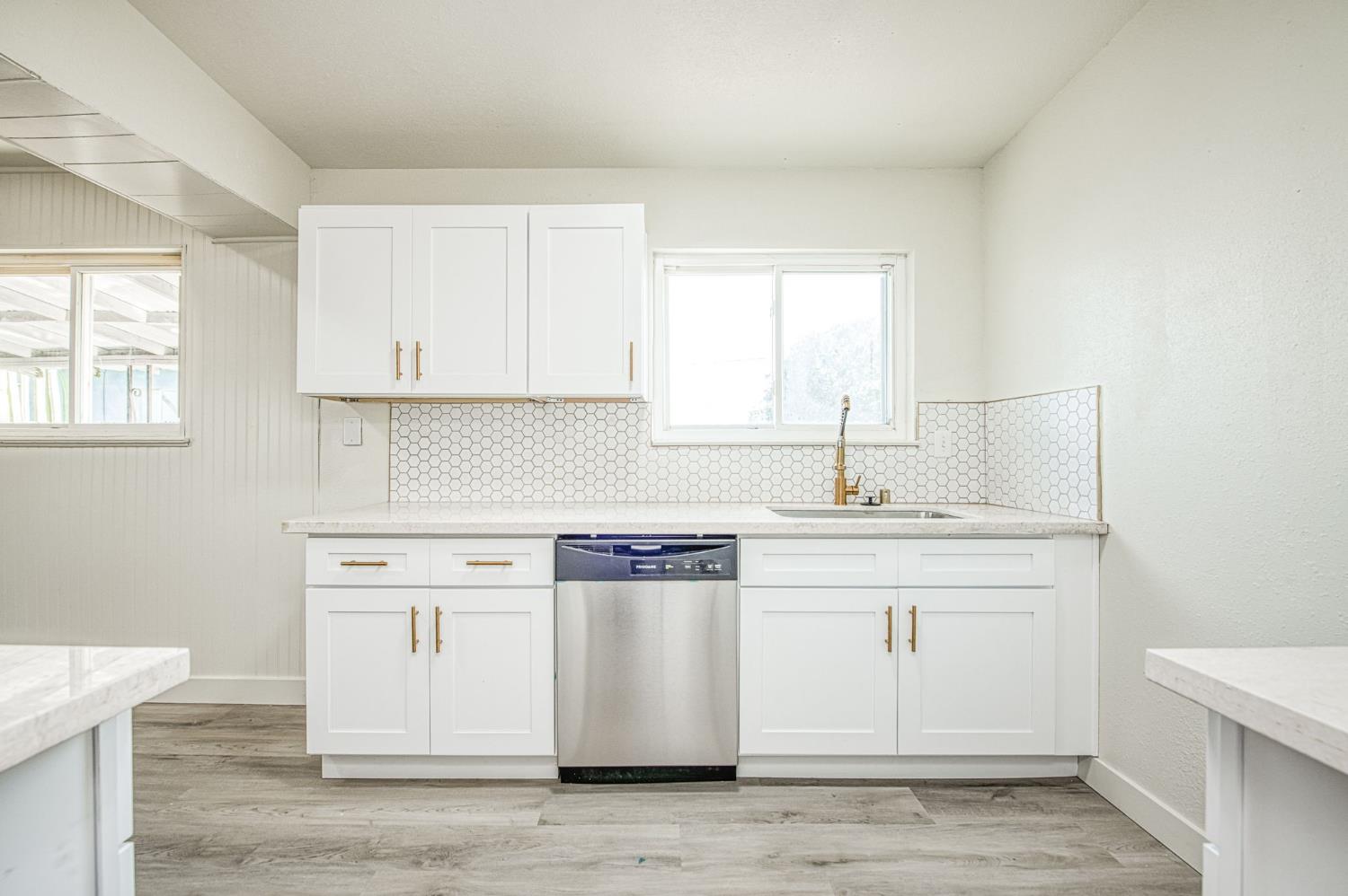 255 W Hawes Ave, Fresno, CA 93706