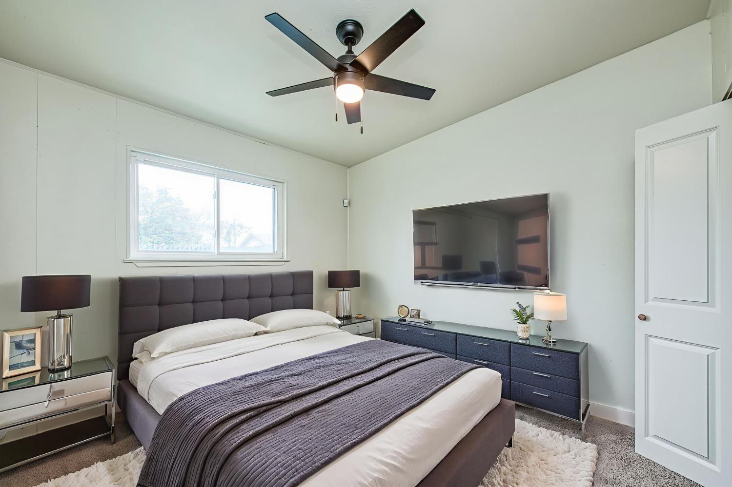 255 W Hawes Ave, Fresno, CA 93706