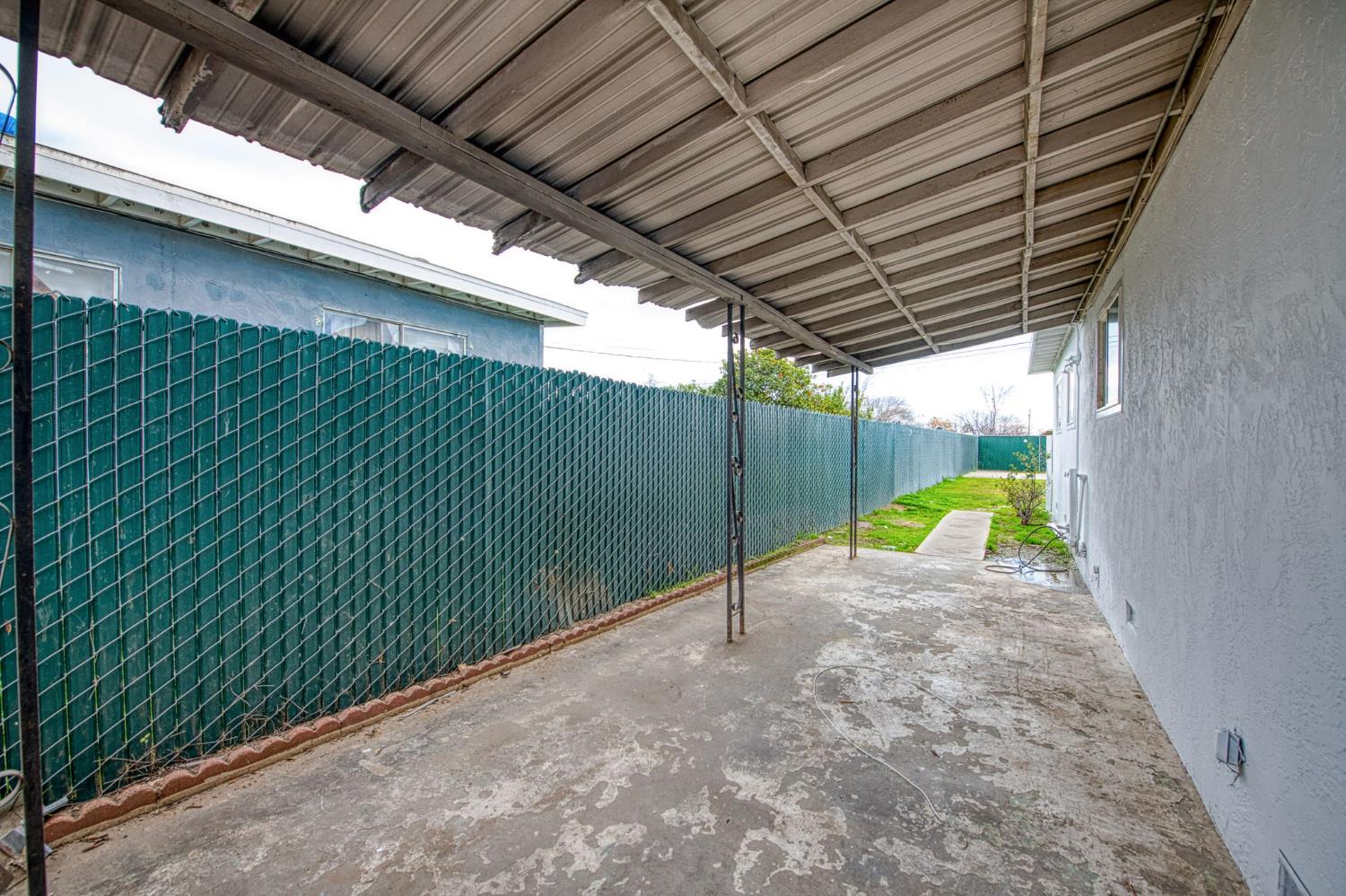 255 W Hawes Ave, Fresno, CA 93706