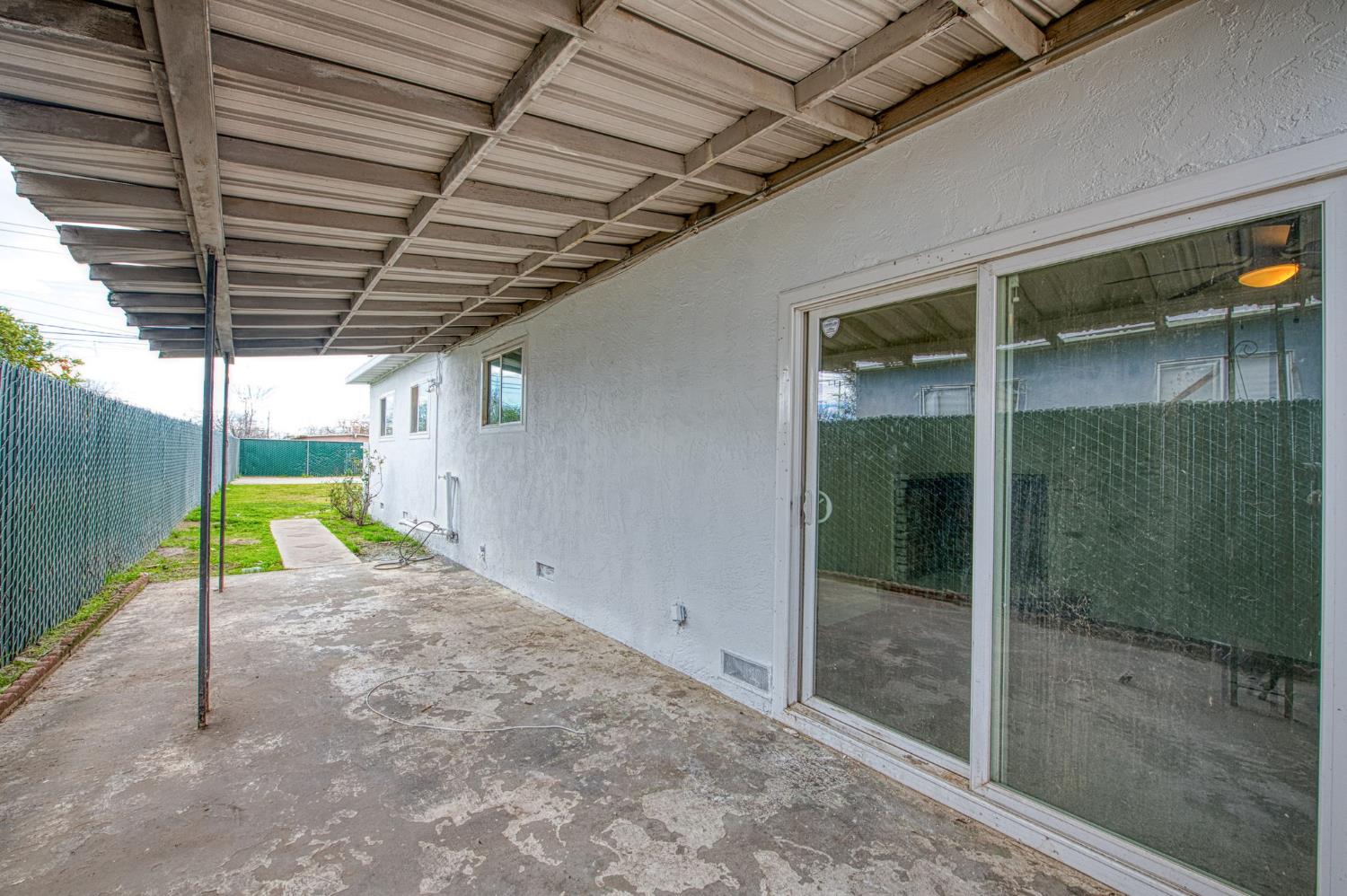 255 W Hawes Ave, Fresno, CA 93706