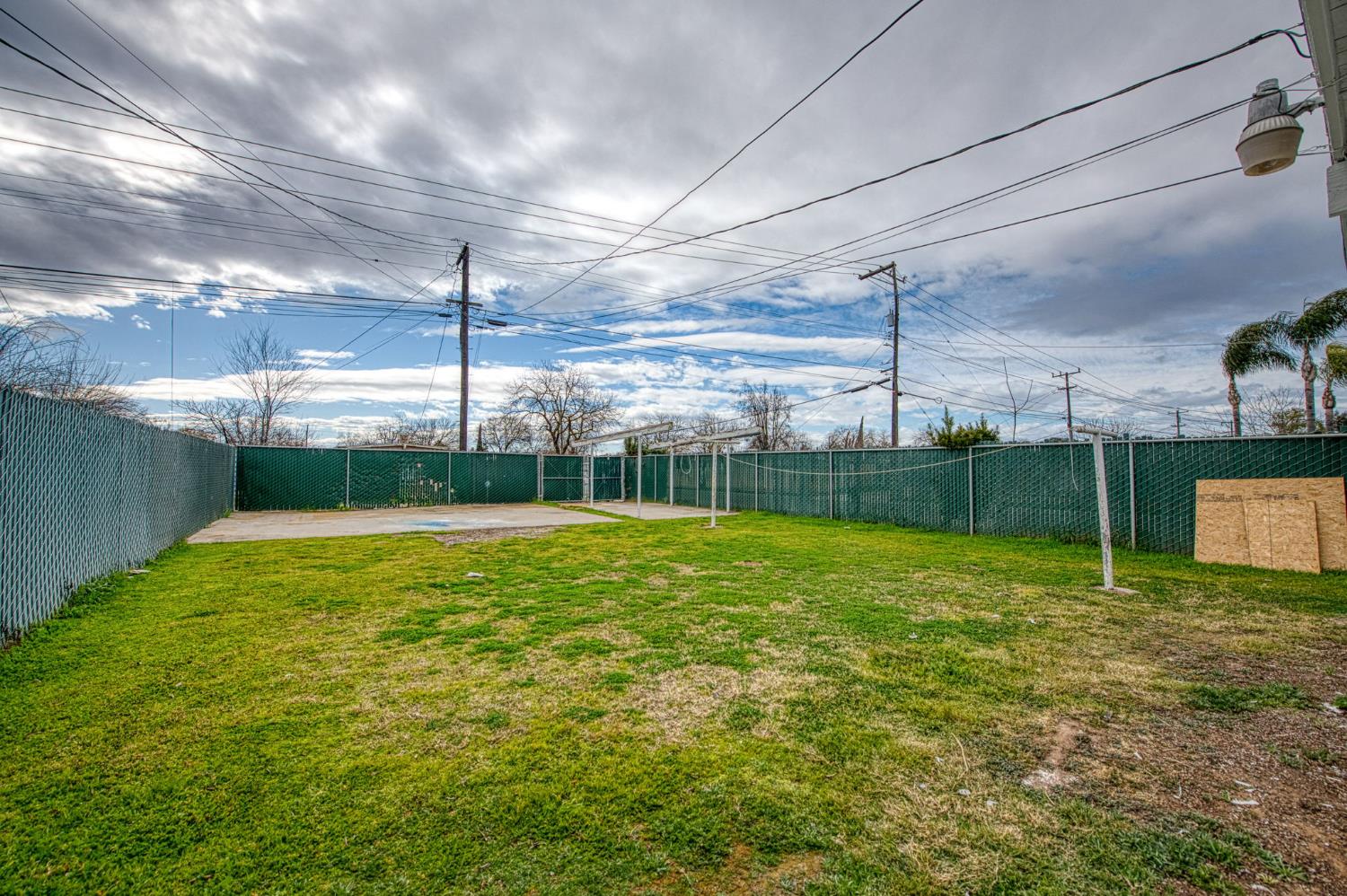 255 W Hawes Ave, Fresno, CA 93706