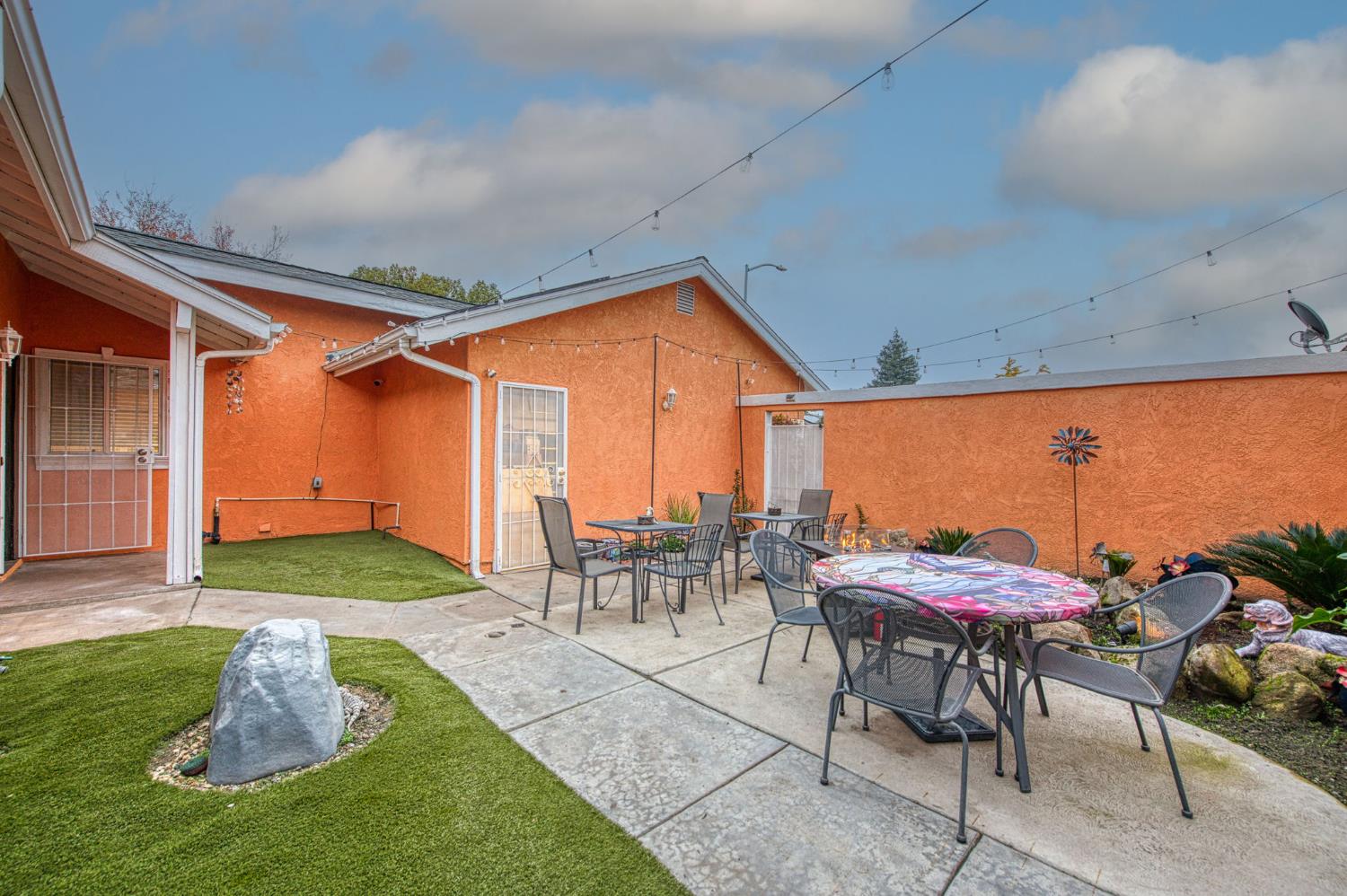 2715 N Marty Ave, Fresno, CA 93722