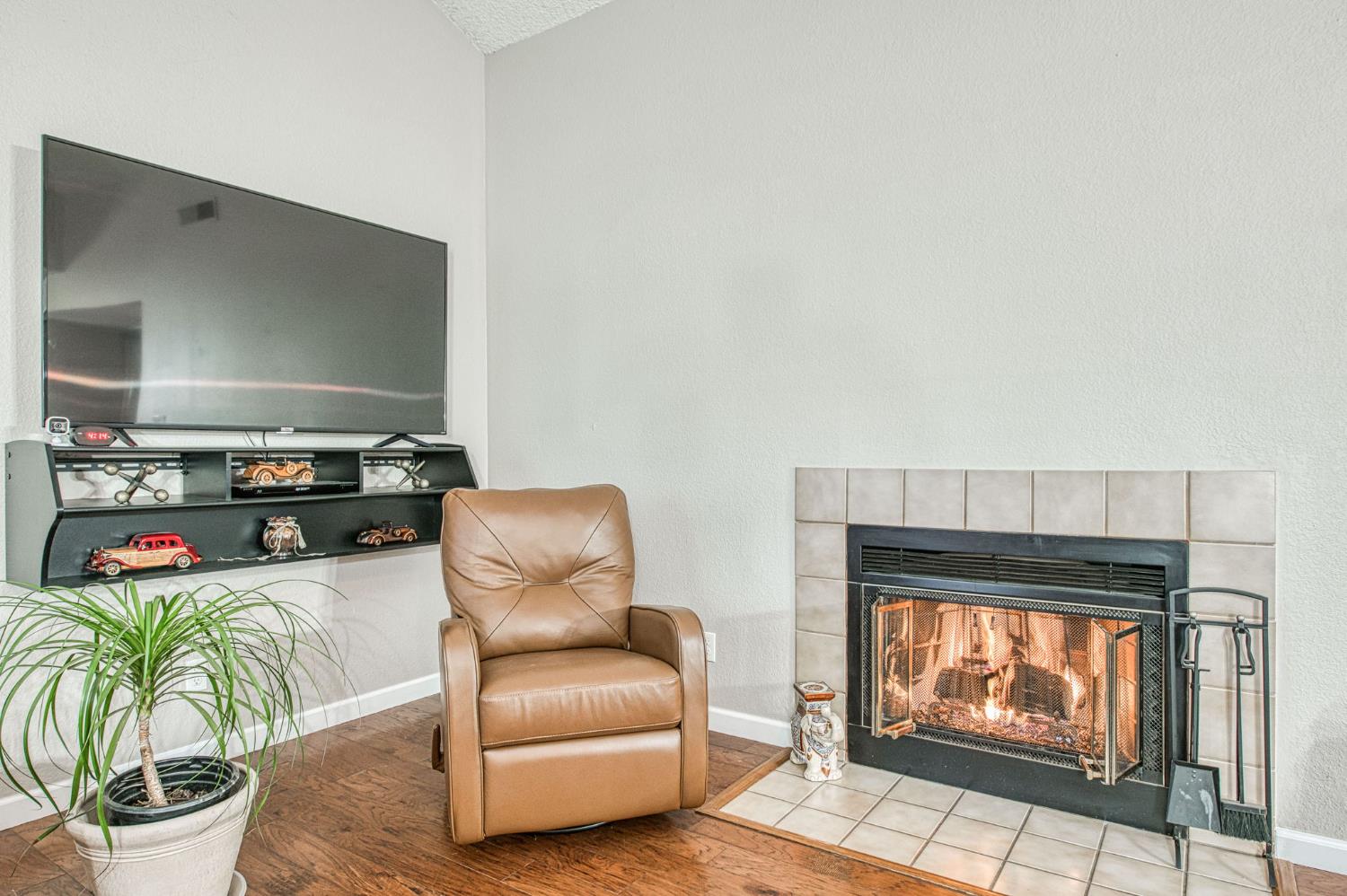 2715 N Marty Ave, Fresno, CA 93722