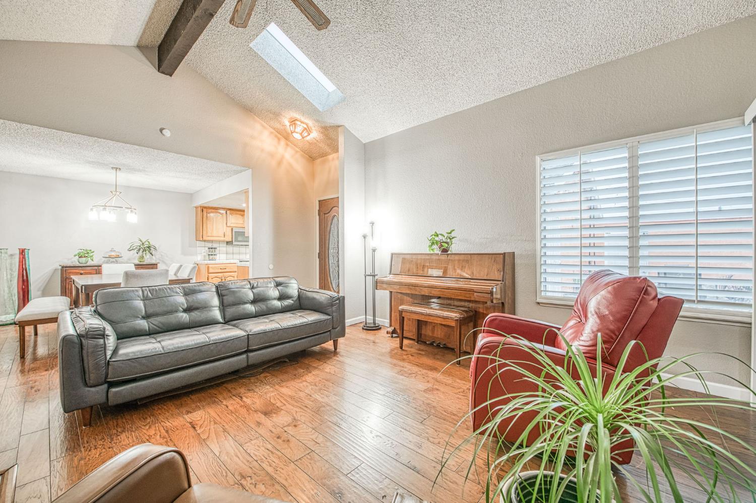 2715 N Marty Ave, Fresno, CA 93722