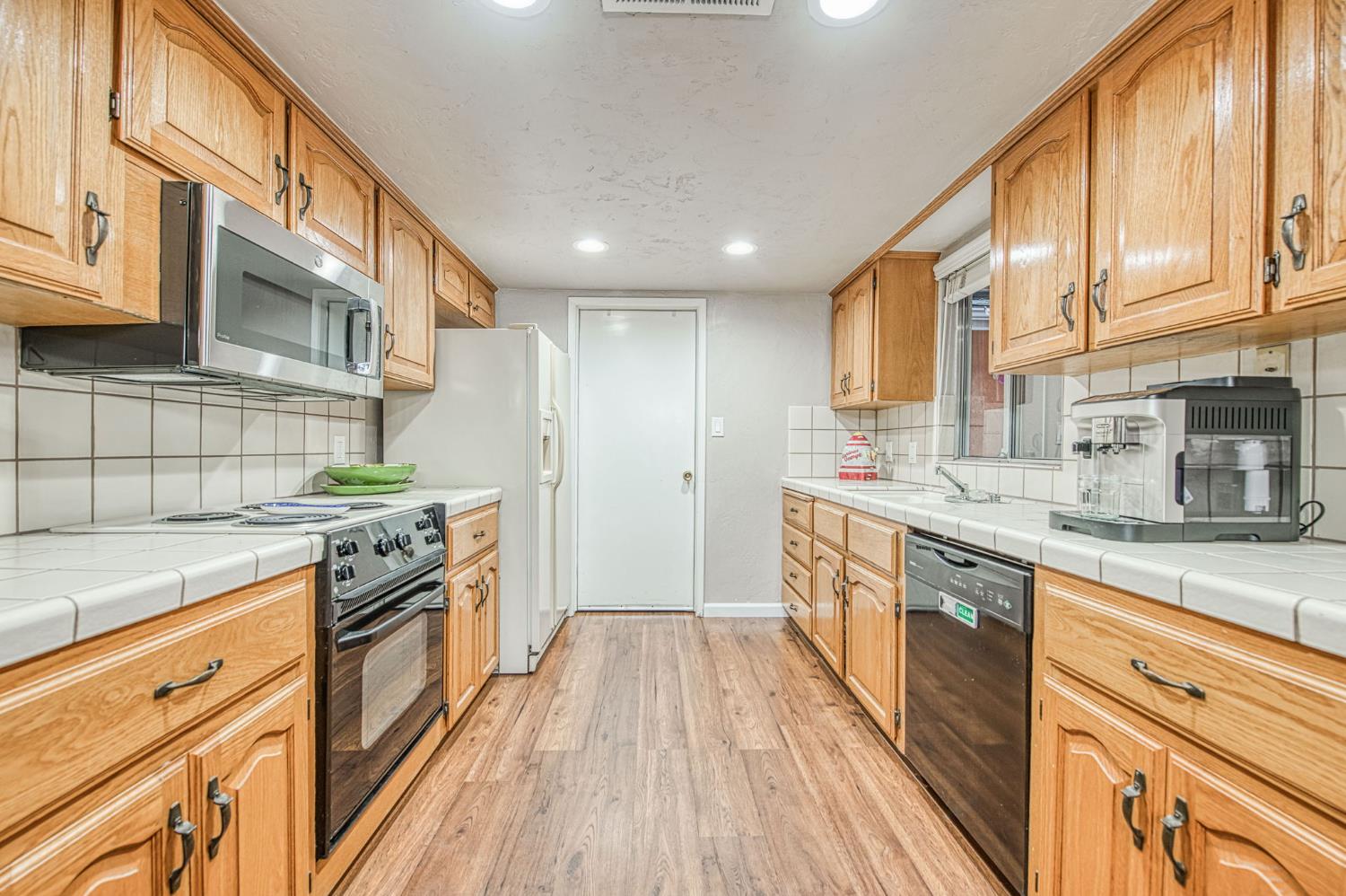 2715 N Marty Ave, Fresno, CA 93722