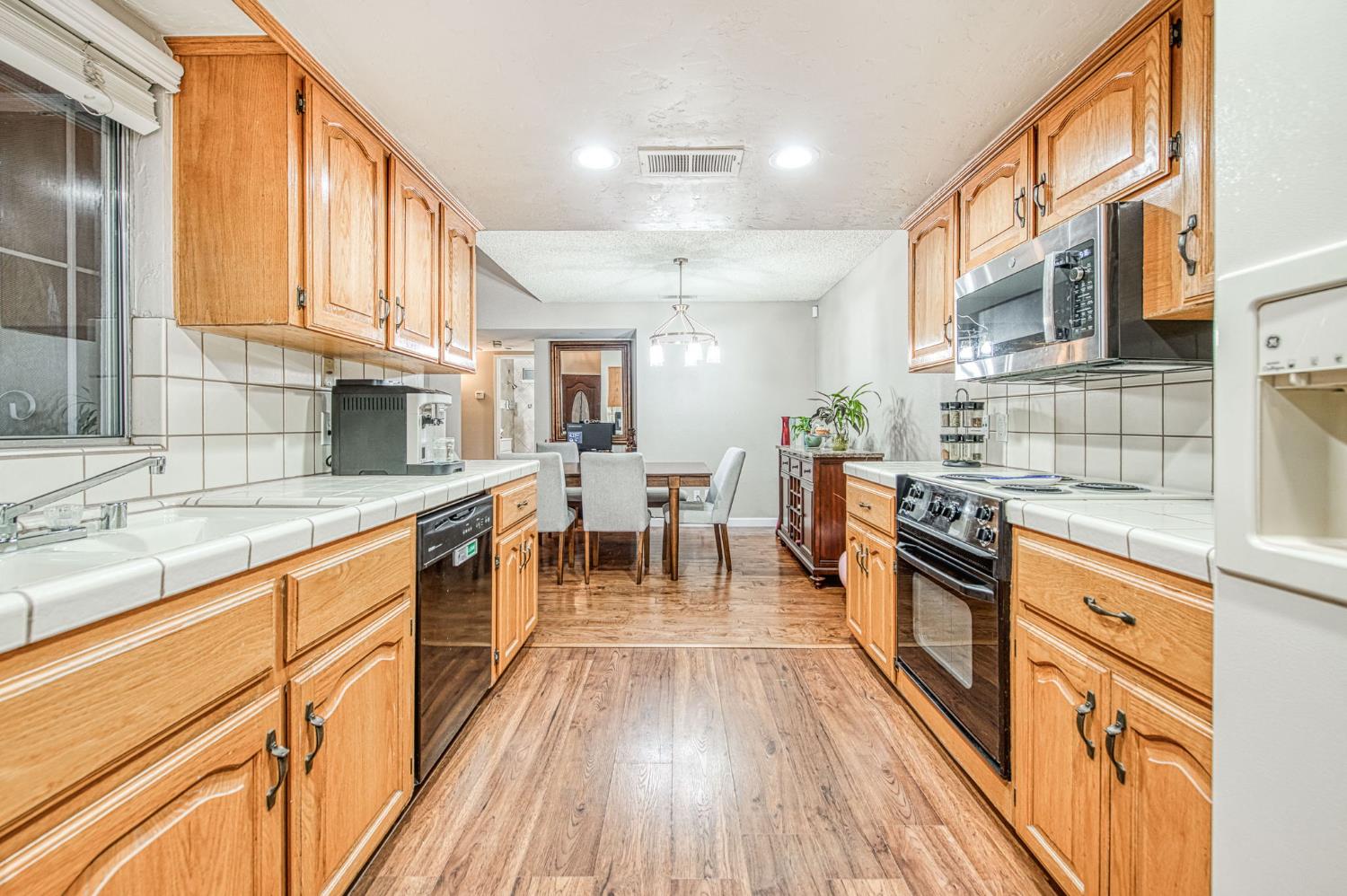 2715 N Marty Ave, Fresno, CA 93722