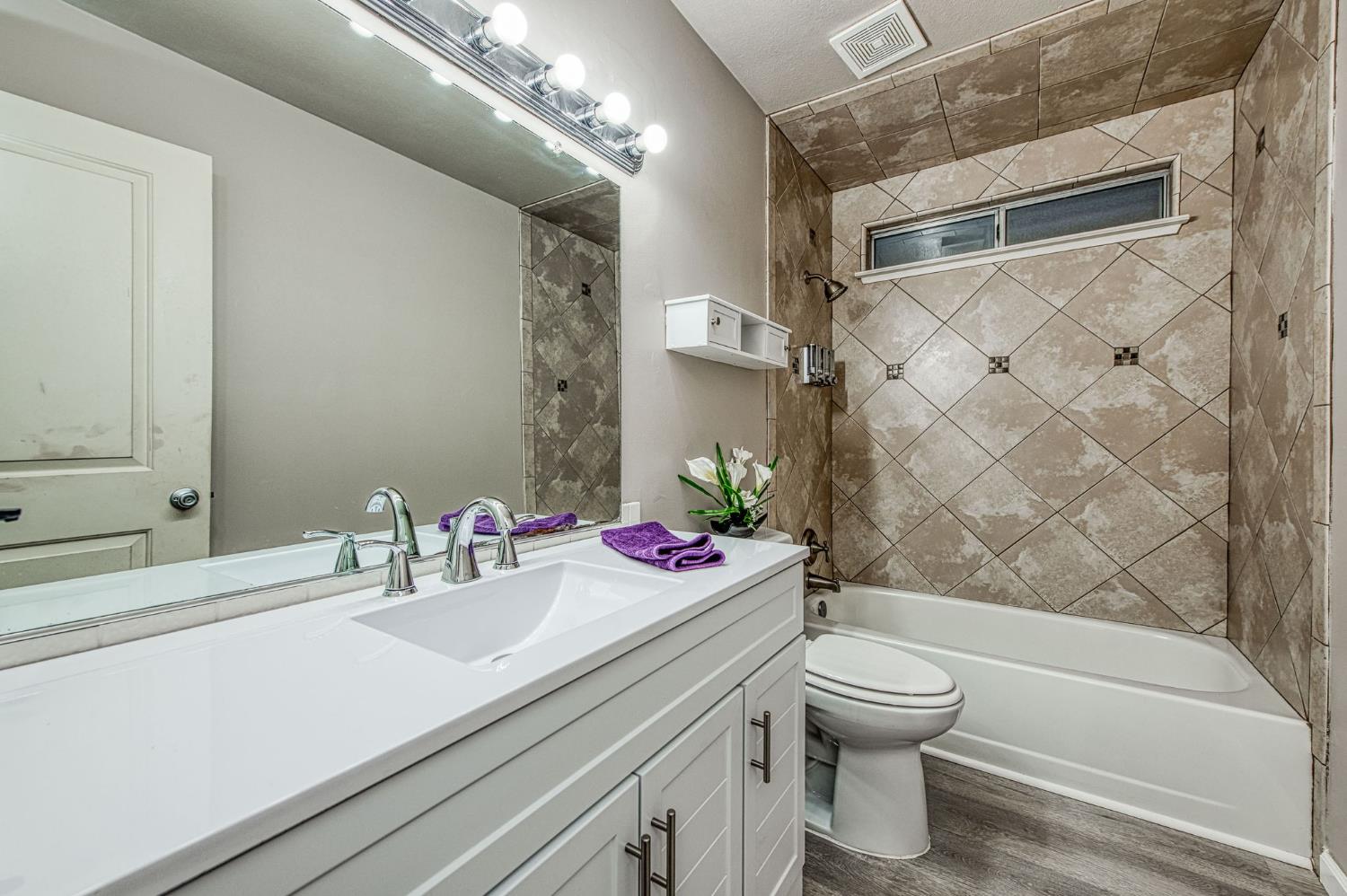 2715 N Marty Ave, Fresno, CA 93722