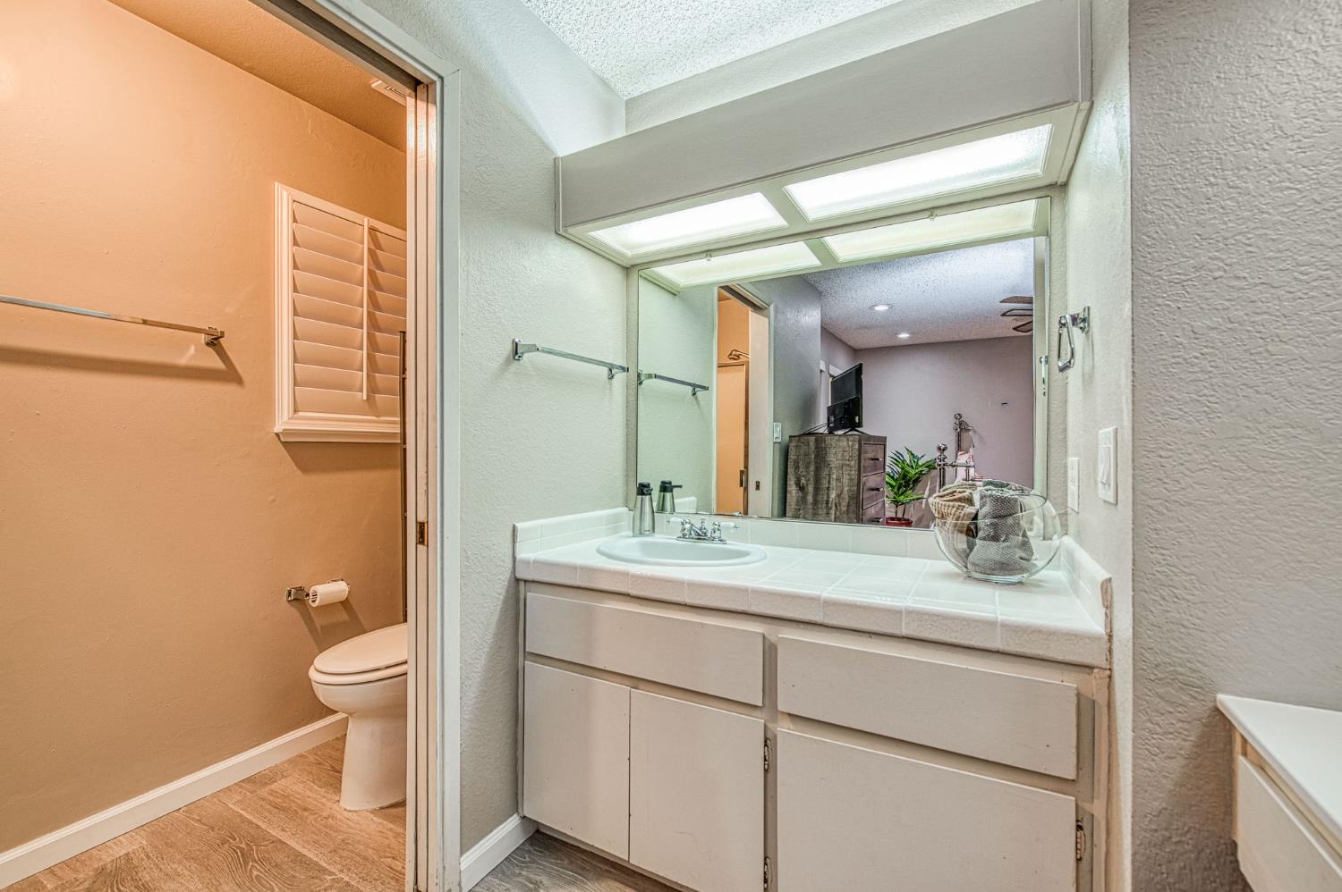 2715 N Marty Ave, Fresno, CA 93722