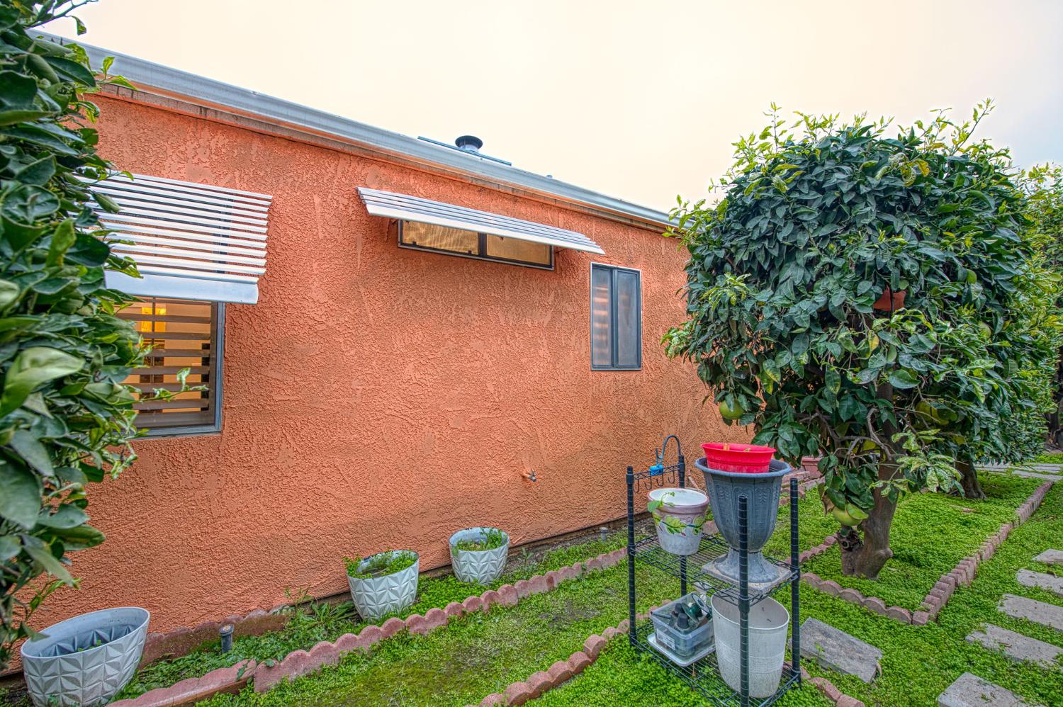 2715 N Marty Ave, Fresno, CA 93722