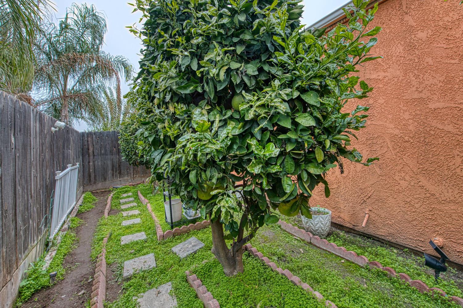 2715 N Marty Ave, Fresno, CA 93722