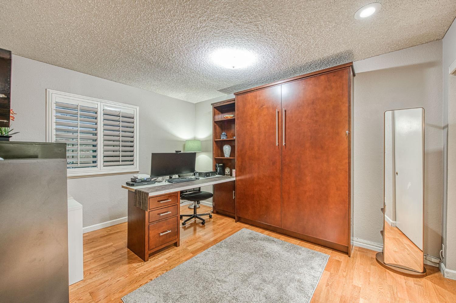 2715 N Marty Ave, Fresno, CA 93722