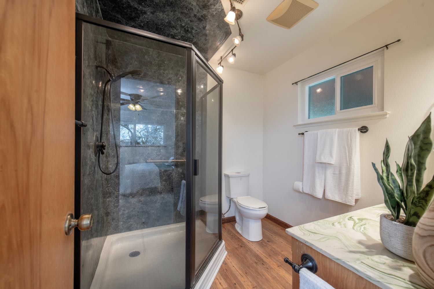 21256 Tollhouse Rd, Clovis, CA 93619