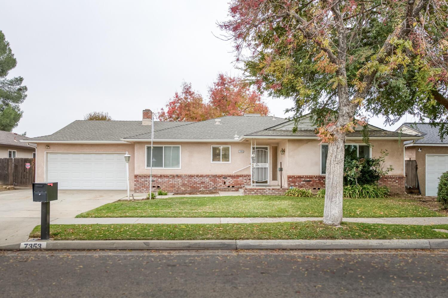 7353 N Bond St, Fresno, CA 93720