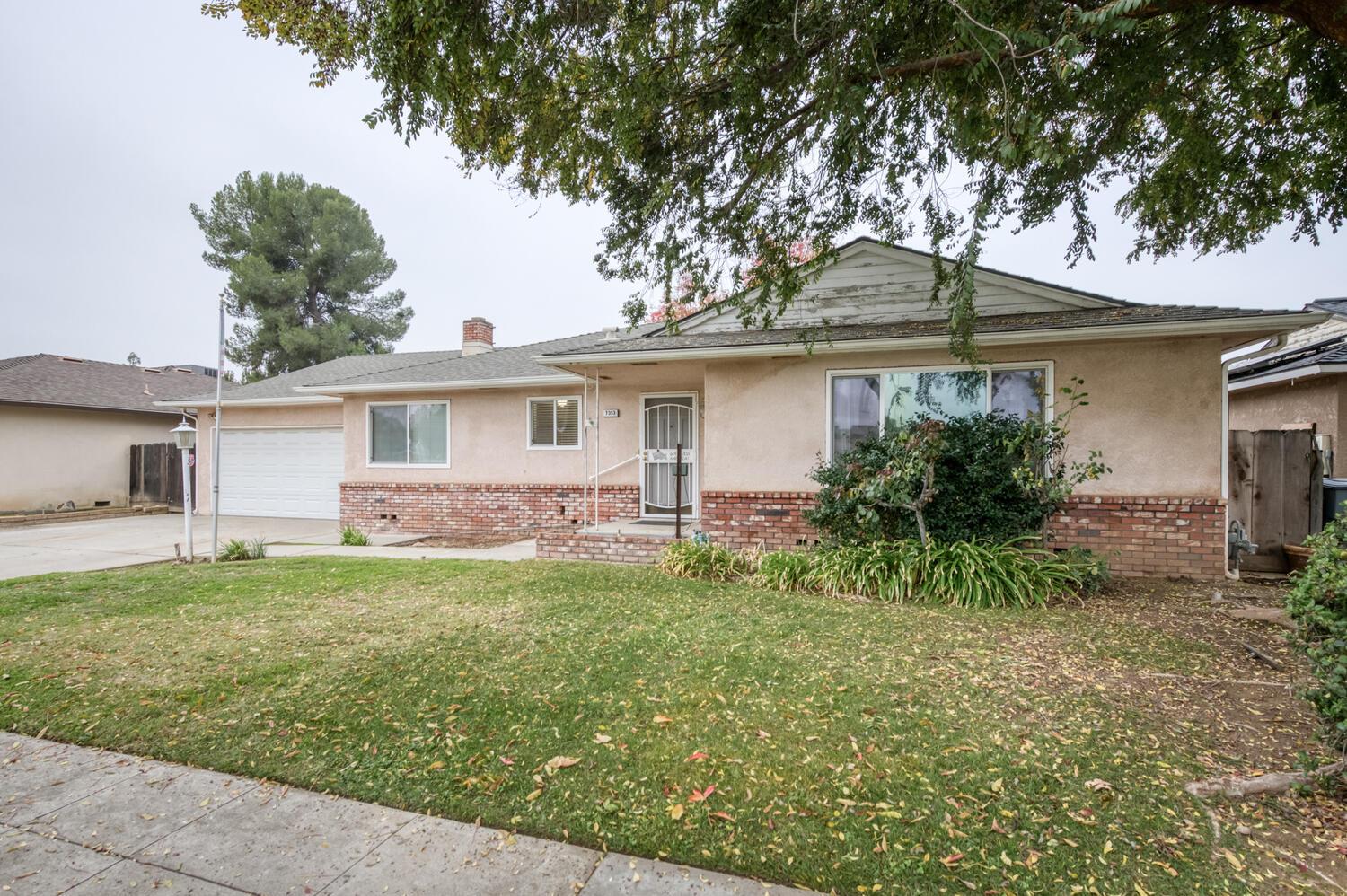7353 N Bond St, Fresno, CA 93720