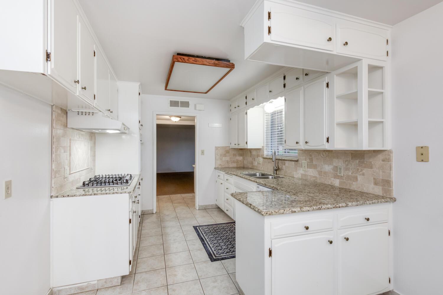 7353 N Bond St, Fresno, CA 93720