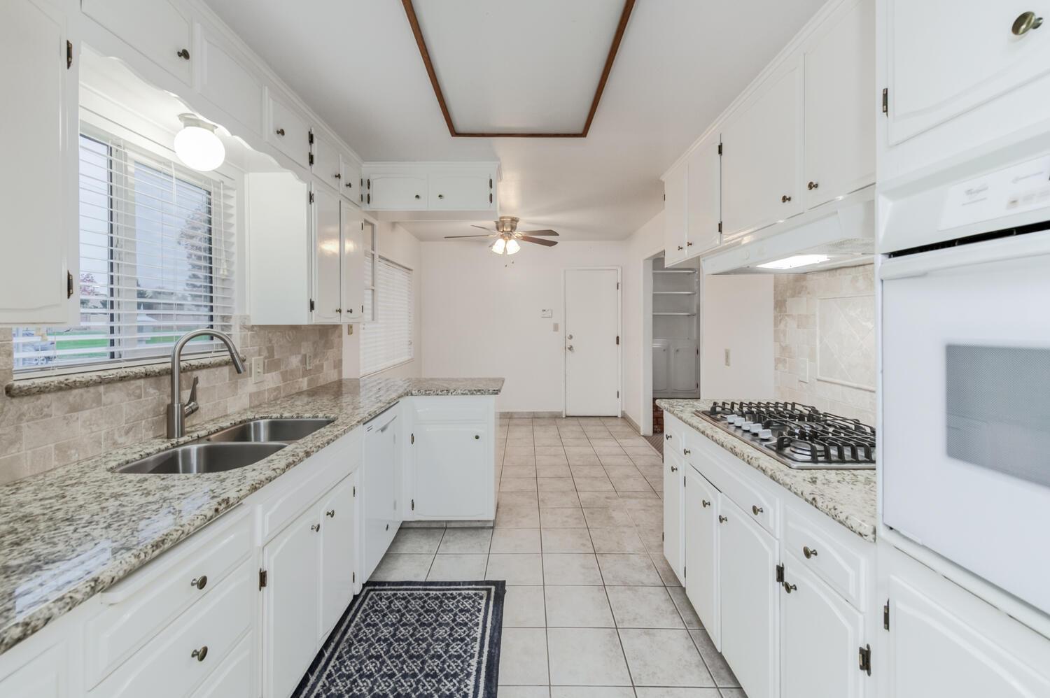 7353 N Bond St, Fresno, CA 93720