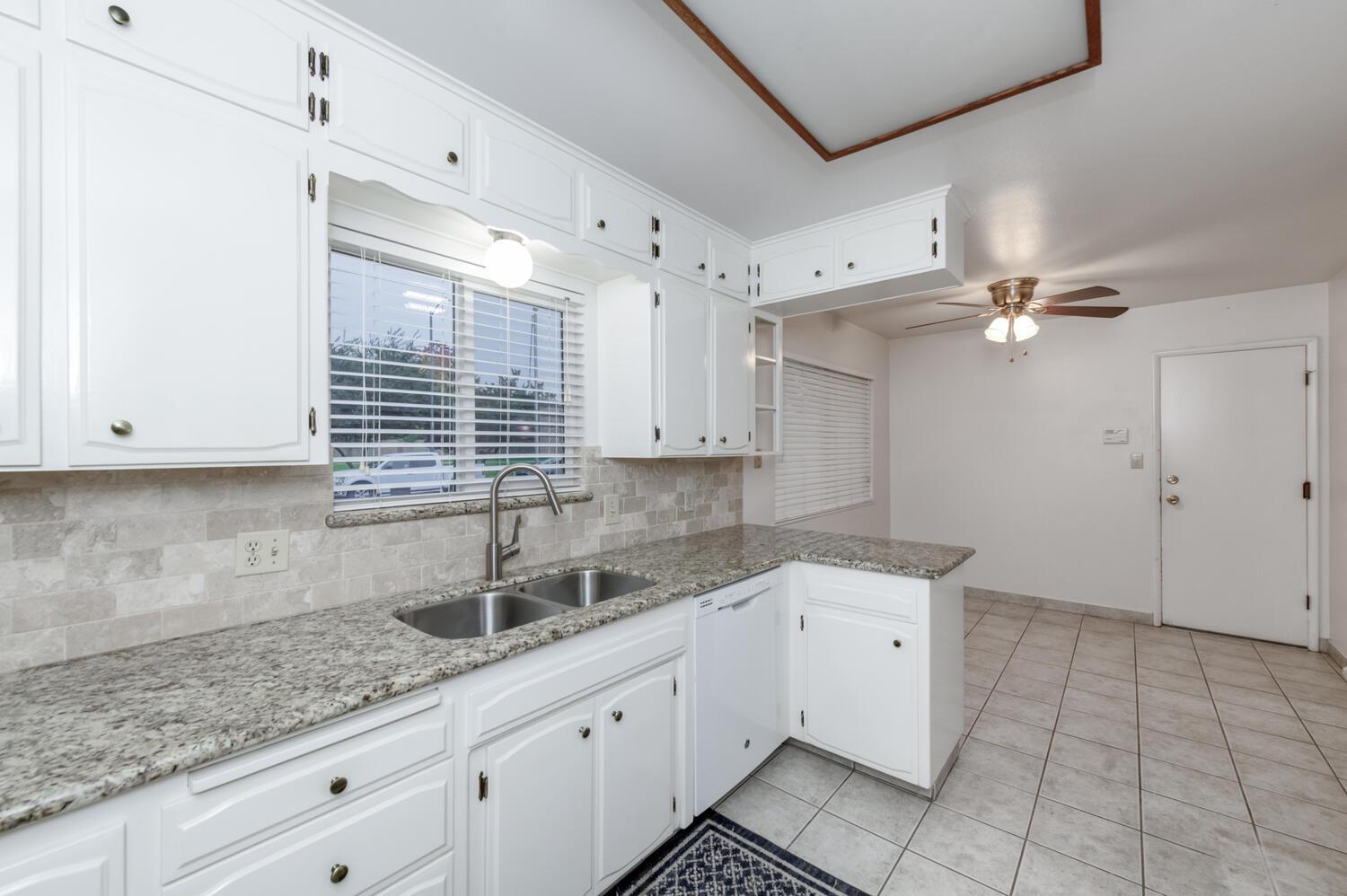 7353 N Bond St, Fresno, CA 93720