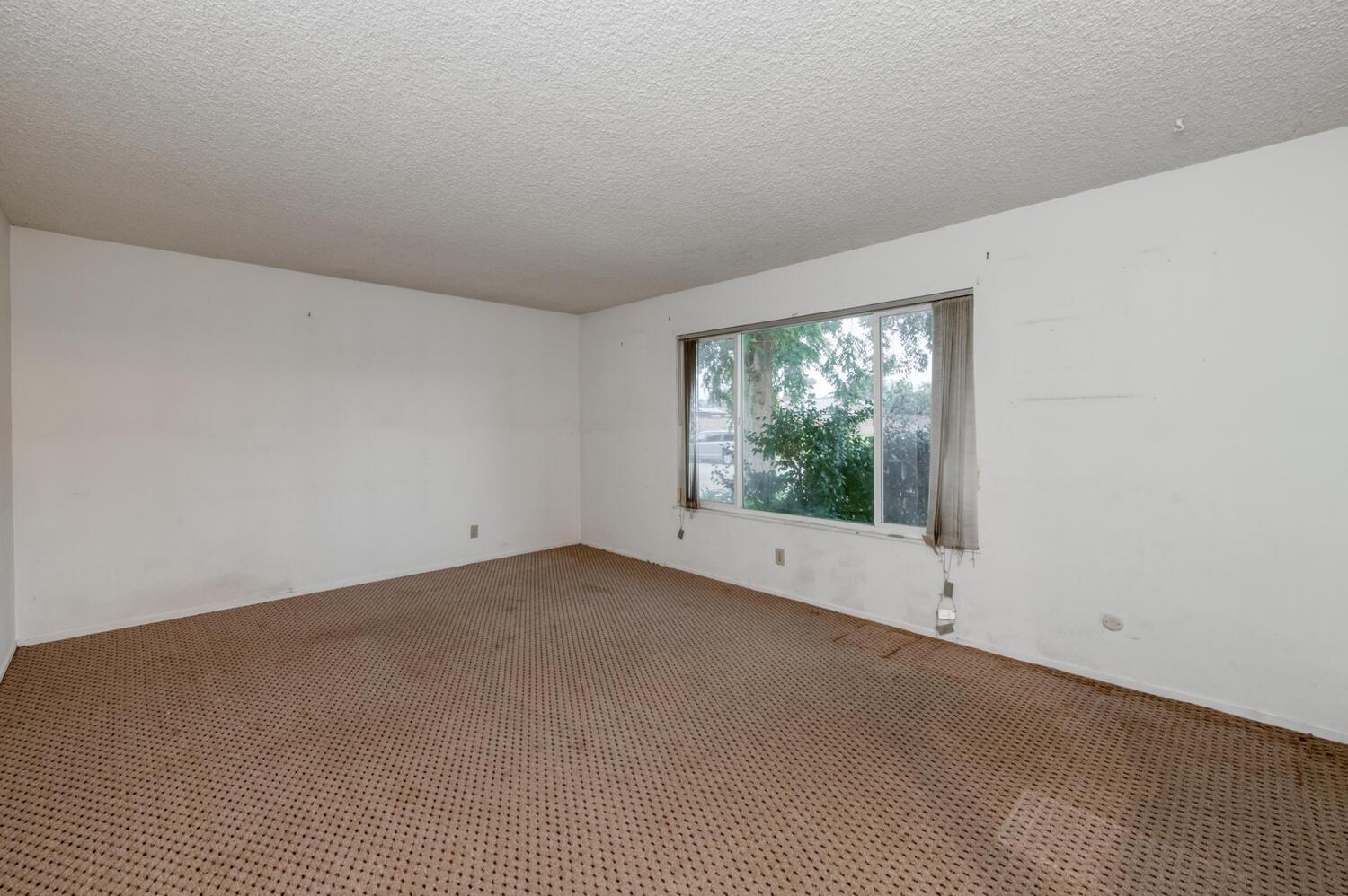 7353 N Bond St, Fresno, CA 93720