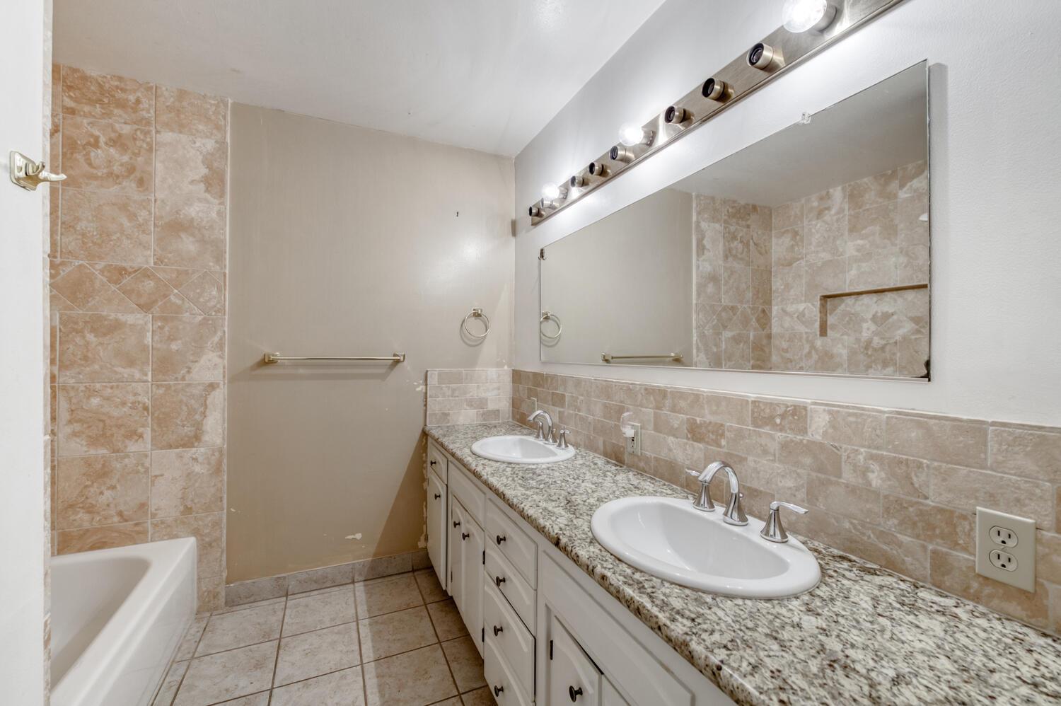 7353 N Bond St, Fresno, CA 93720