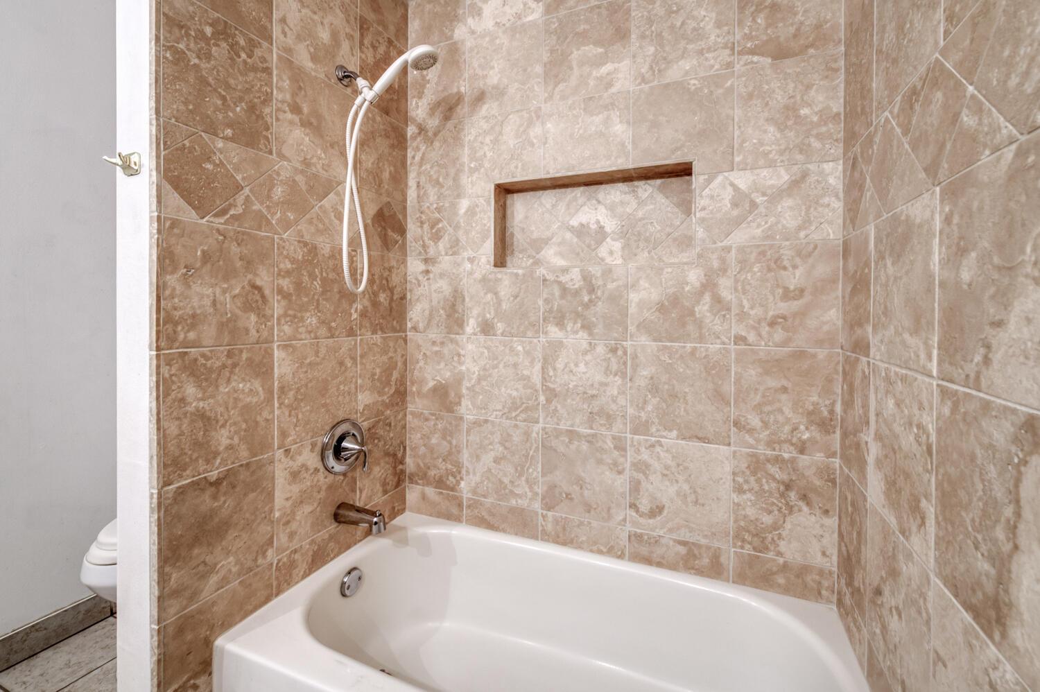 7353 N Bond St, Fresno, CA 93720