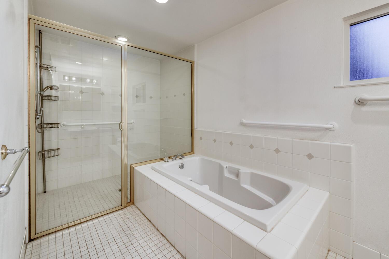 7353 N Bond St, Fresno, CA 93720