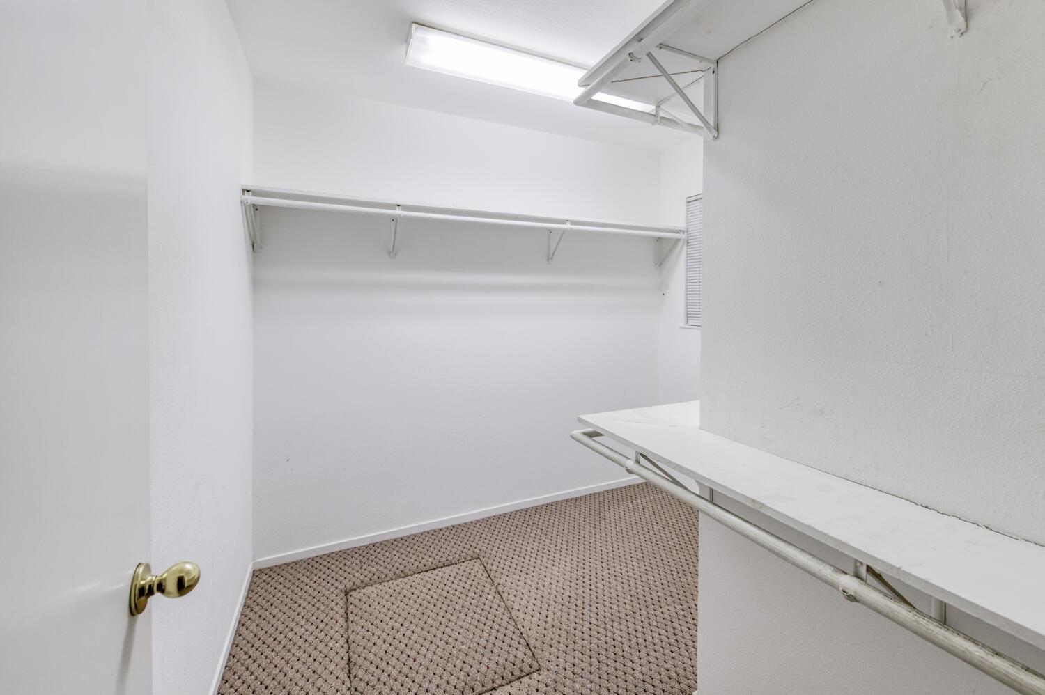 7353 N Bond St, Fresno, CA 93720