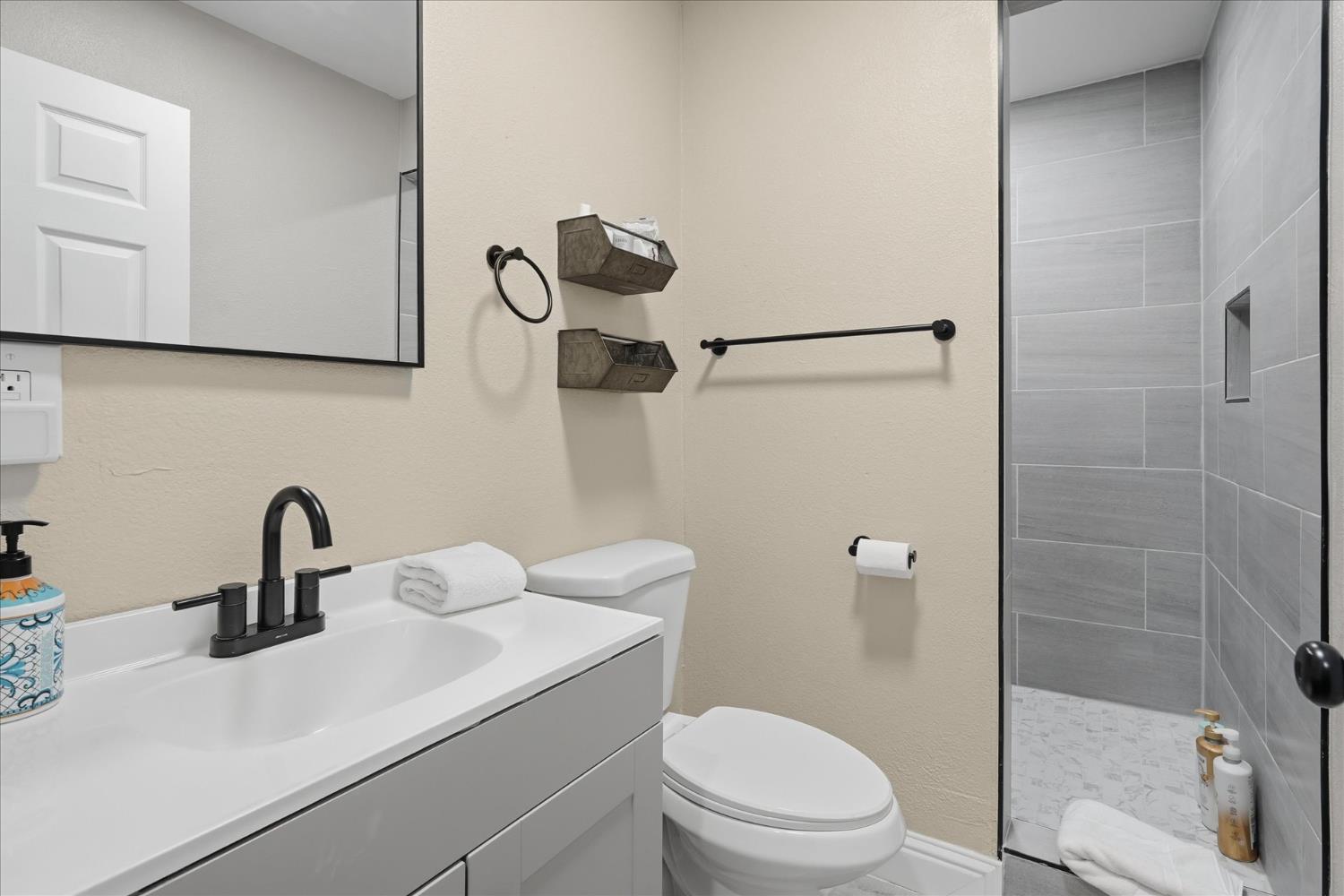 50722 Chu Ranch Rd, Oakhurst, CA 93644