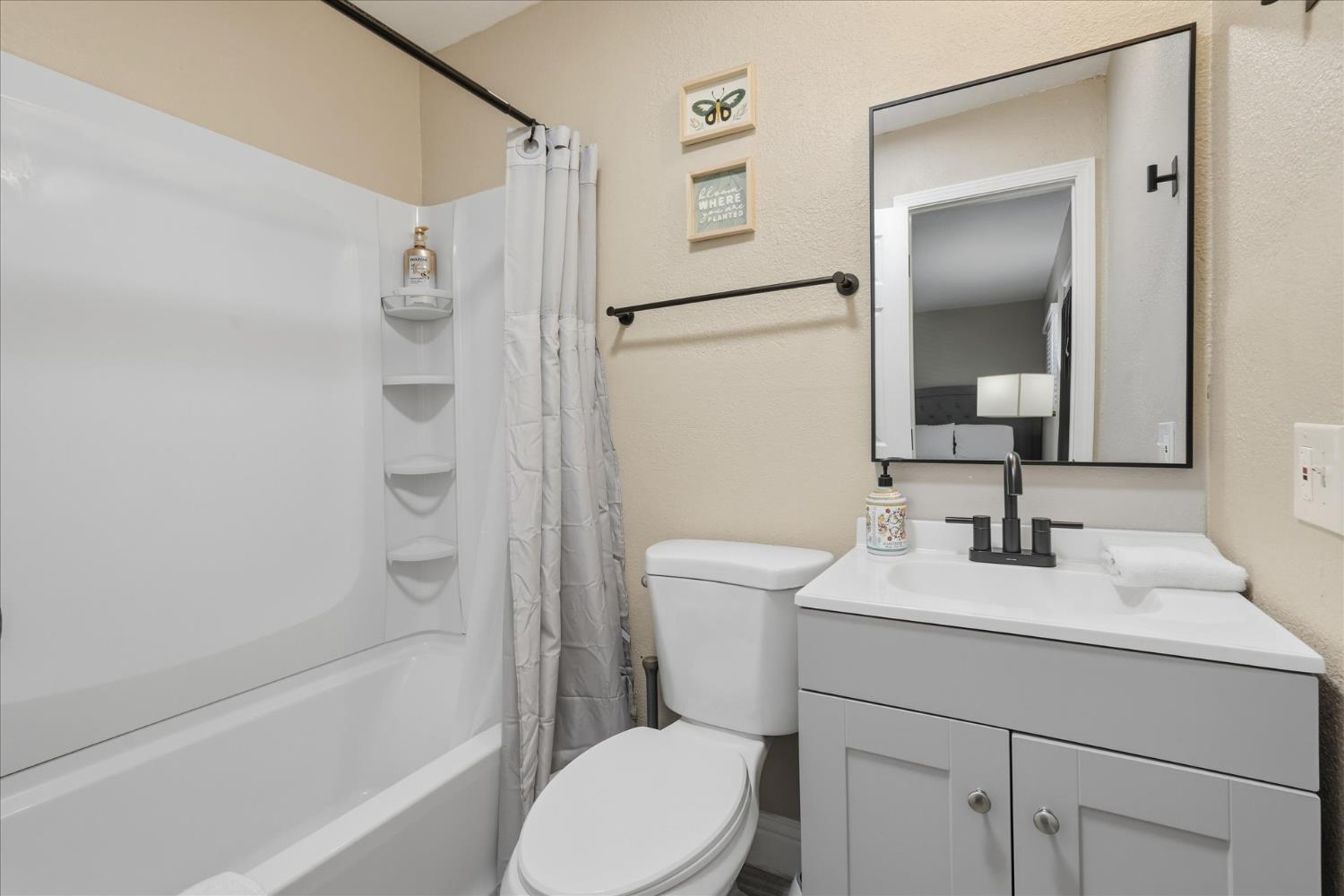 50722 Chu Ranch Rd, Oakhurst, CA 93644