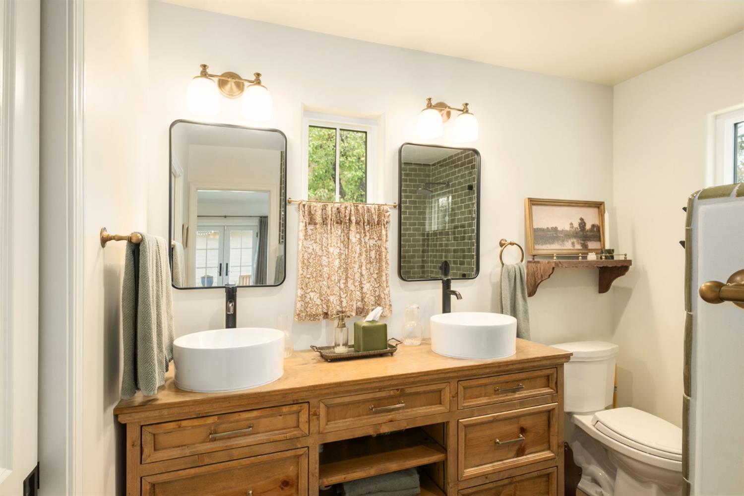 625 E Lansing Way, Fresno, CA 93704