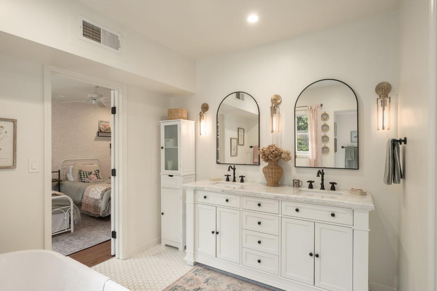 625 E Lansing Way, Fresno, CA 93704