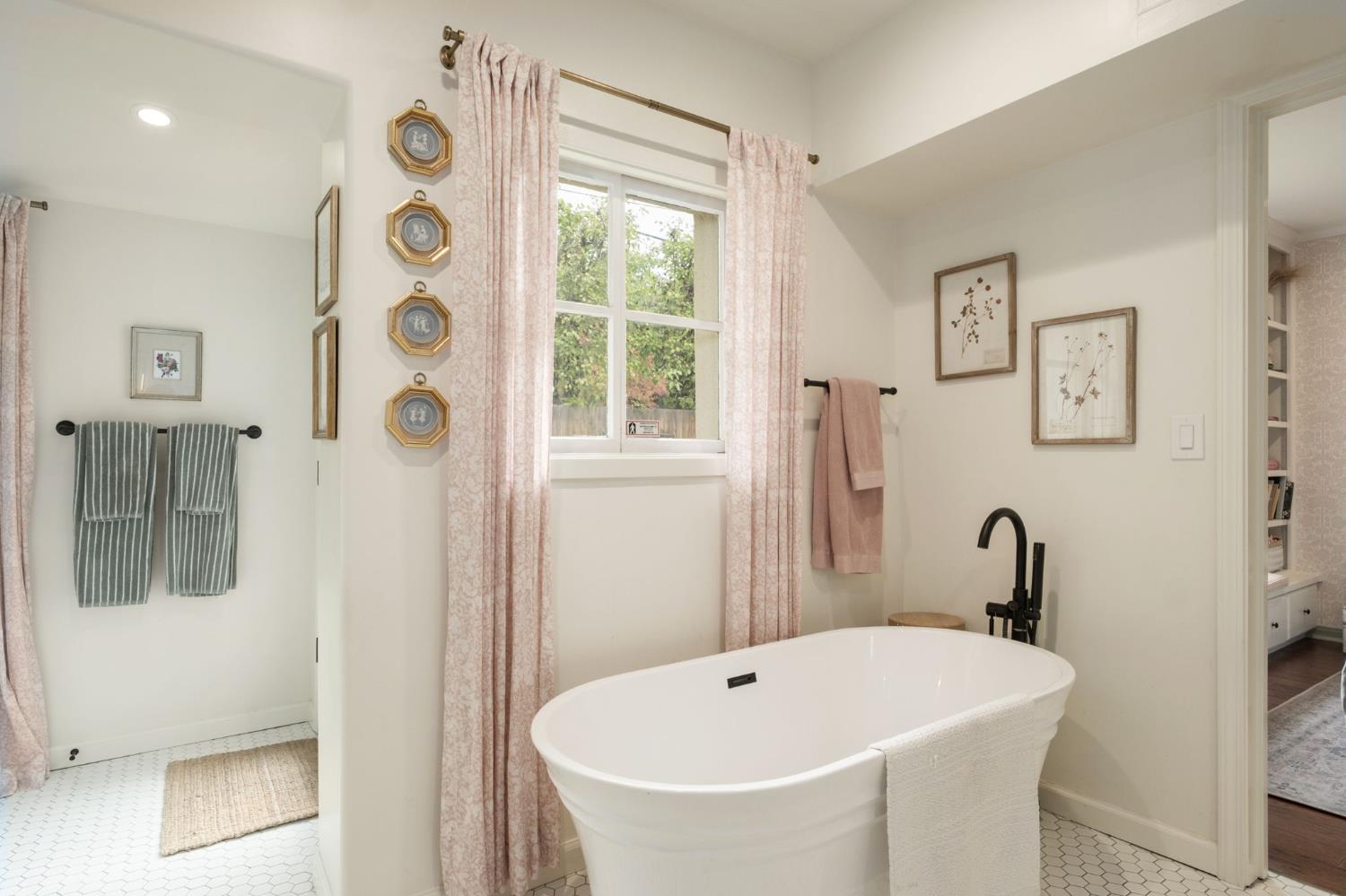 625 E Lansing Way, Fresno, CA 93704