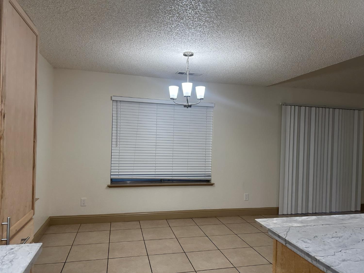 555 W Ashcroft Ave, Clovis, CA 93612