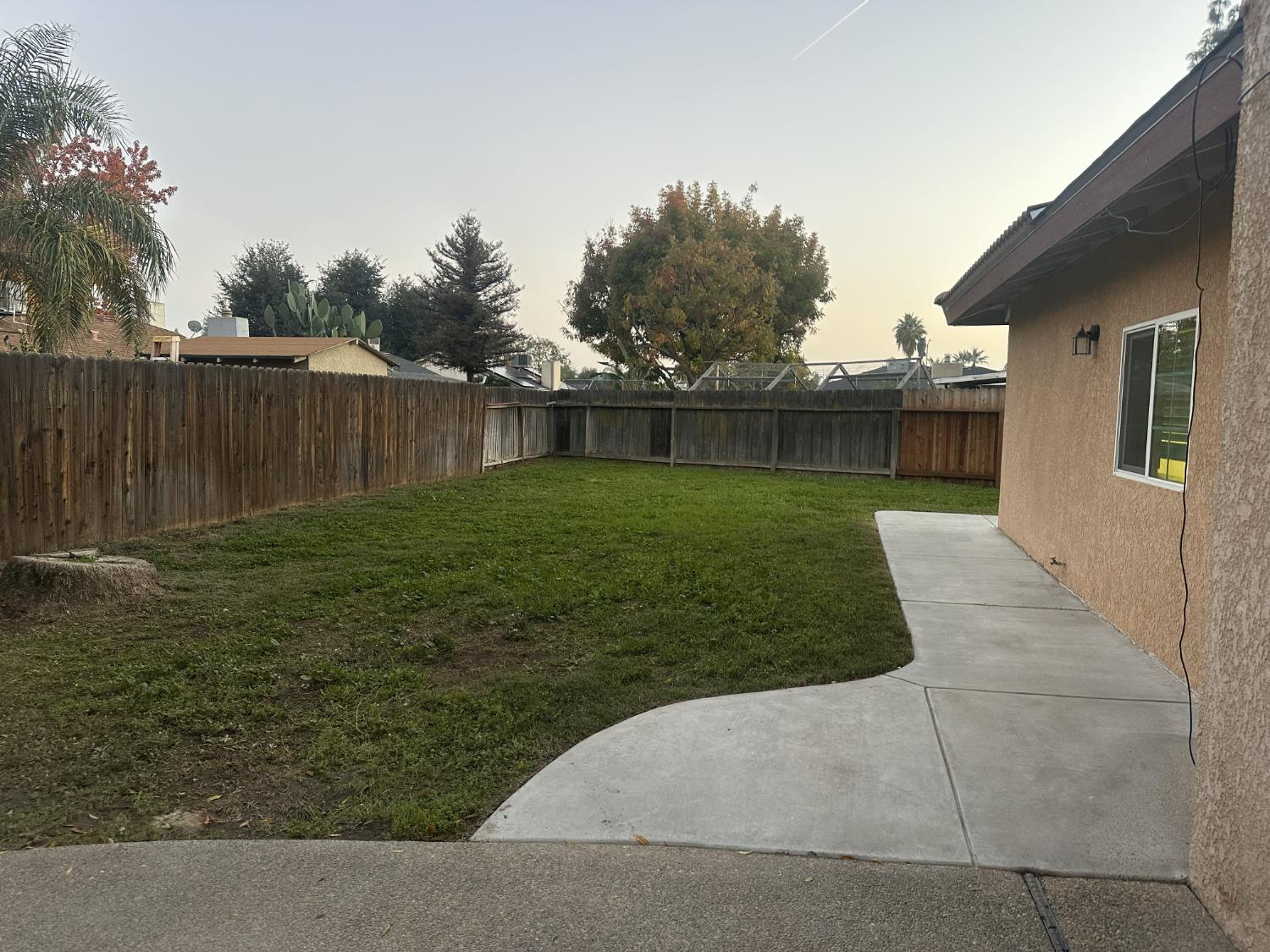 555 W Ashcroft Ave, Clovis, CA 93612