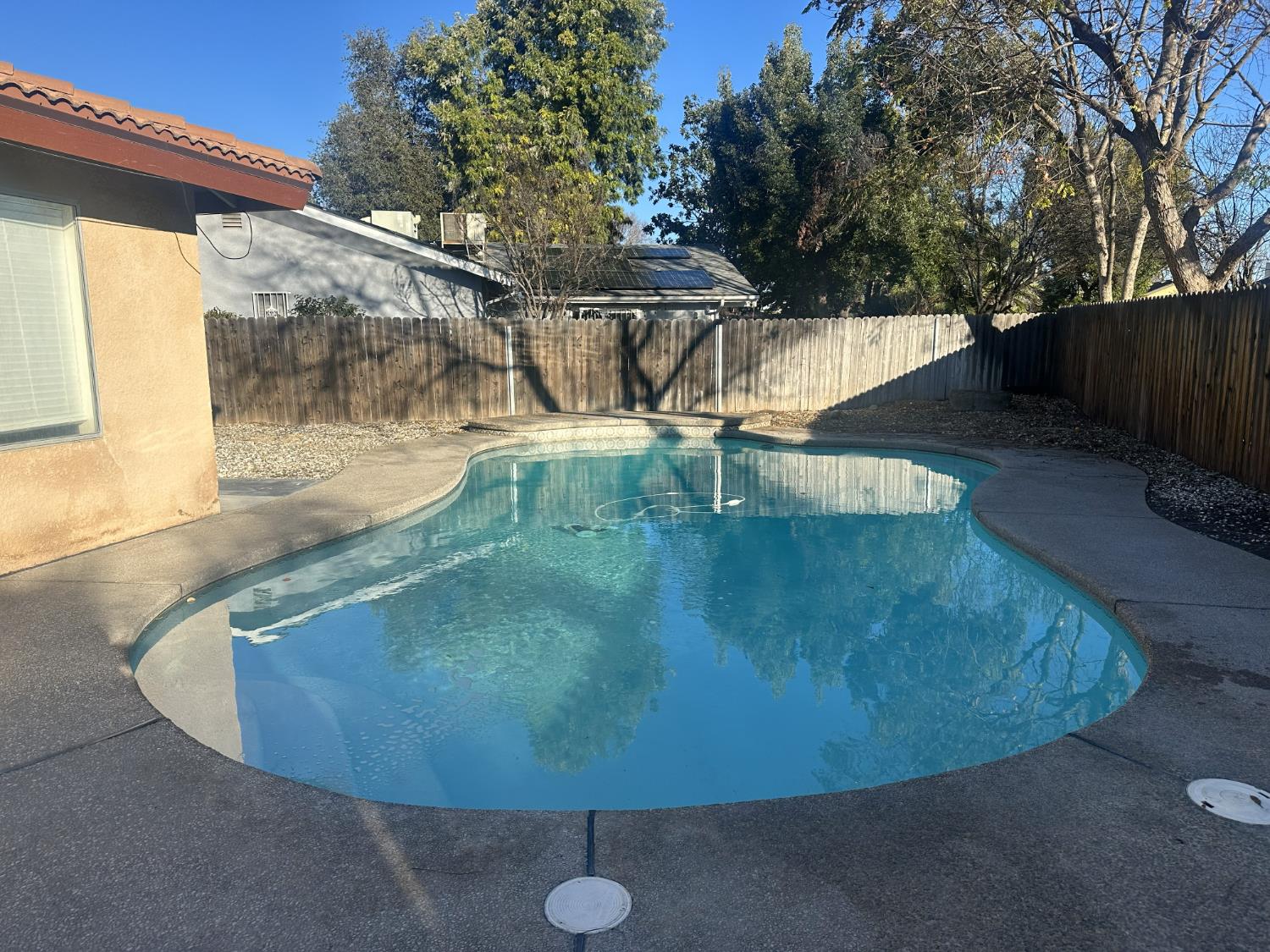 555 W Ashcroft Ave, Clovis, CA 93612