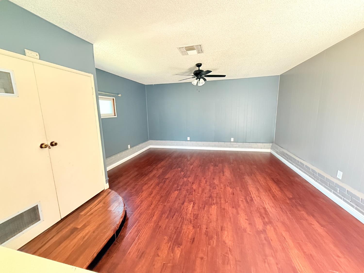 698 W Donner Ave, Clovis, CA 93612