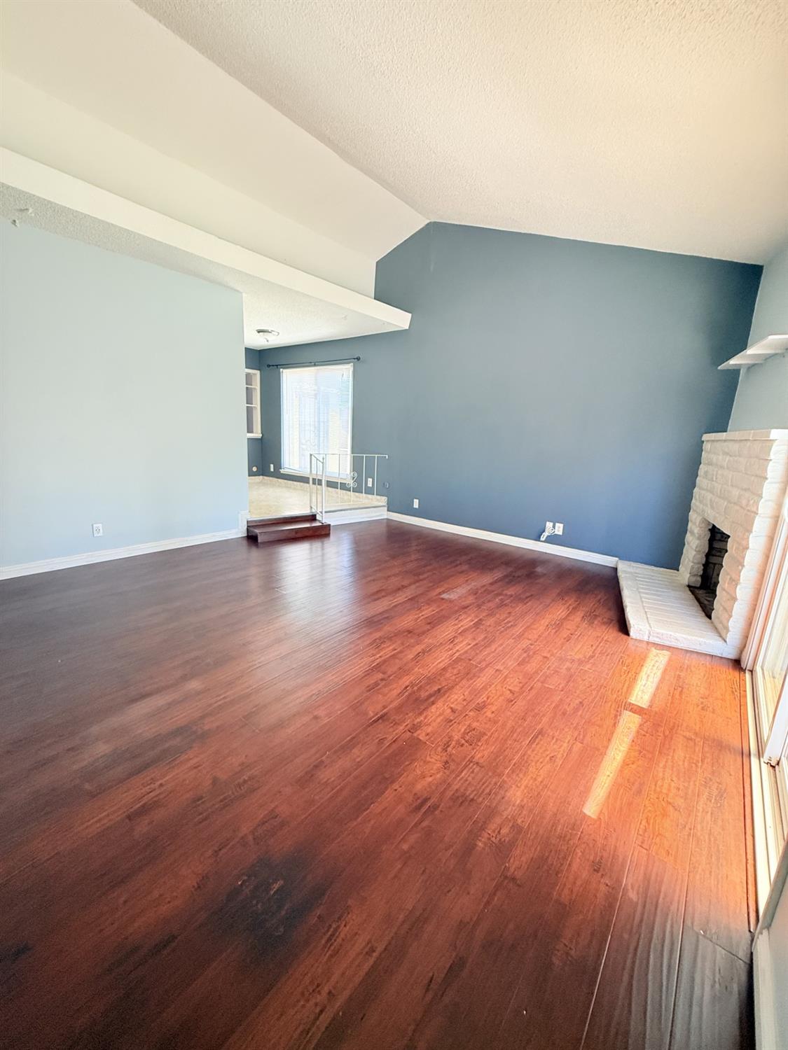 698 W Donner Ave, Clovis, CA 93612