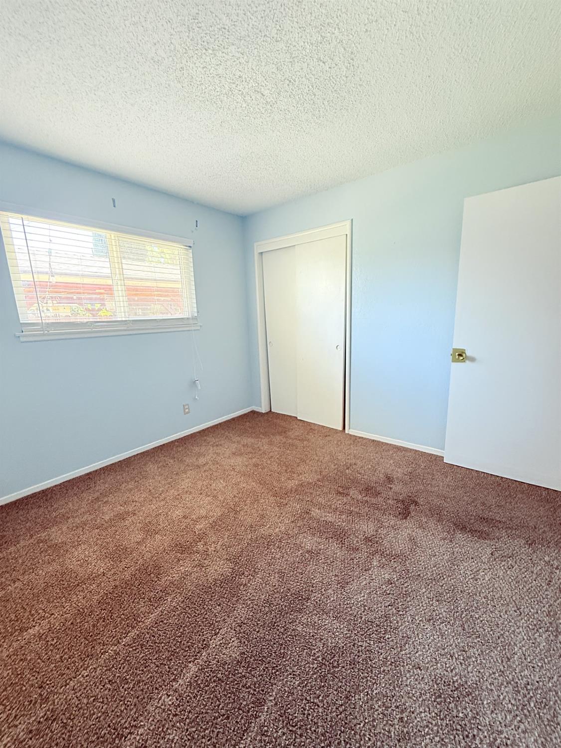 698 W Donner Ave, Clovis, CA 93612