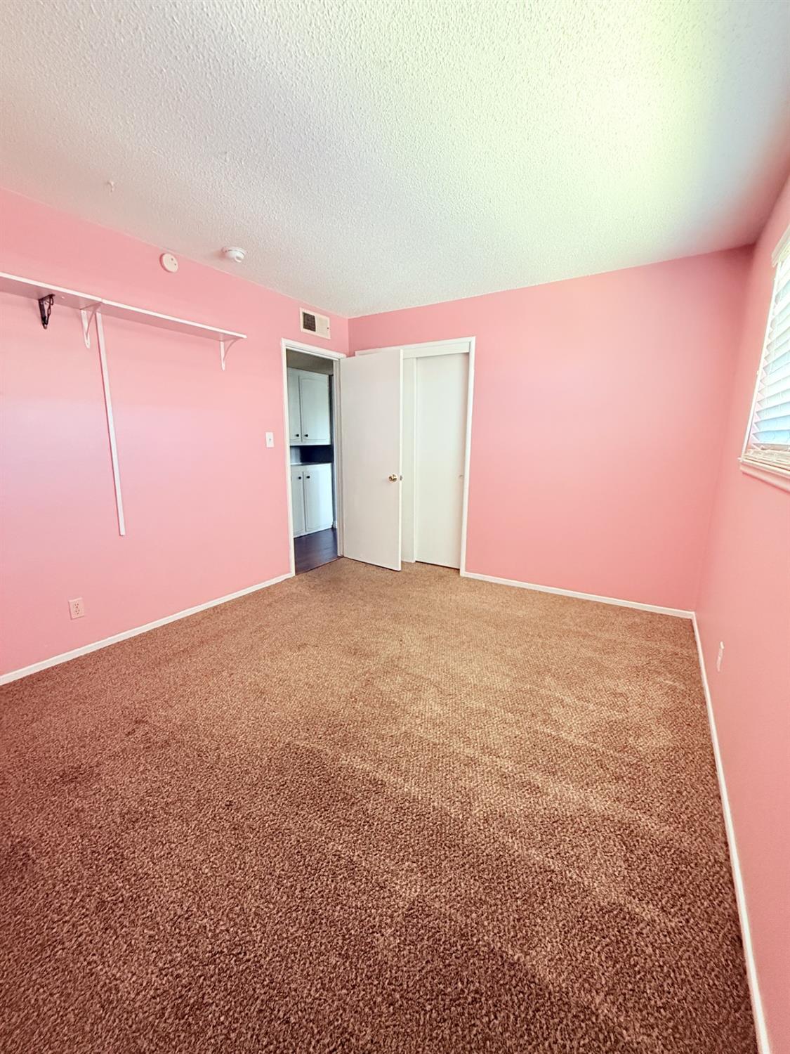 698 W Donner Ave, Clovis, CA 93612