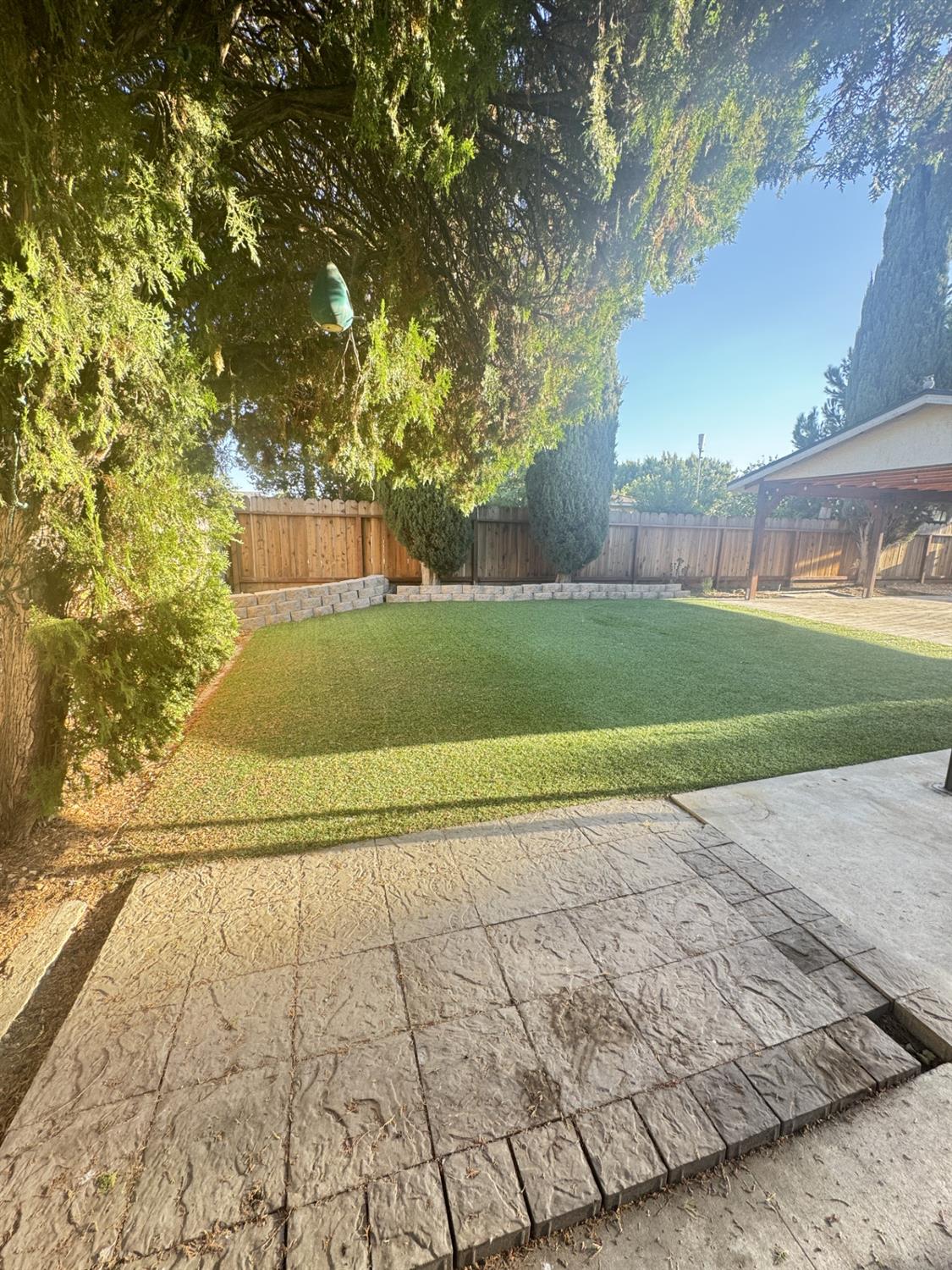 698 W Donner Ave, Clovis, CA 93612